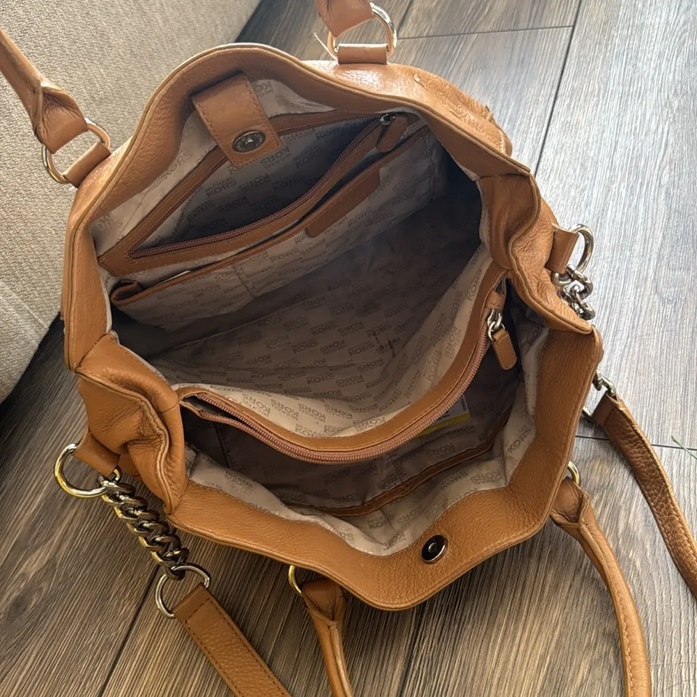 Michael Kors XL Hamilton Crossbody satchel Handbag tan pebble Leather chain - Image 5