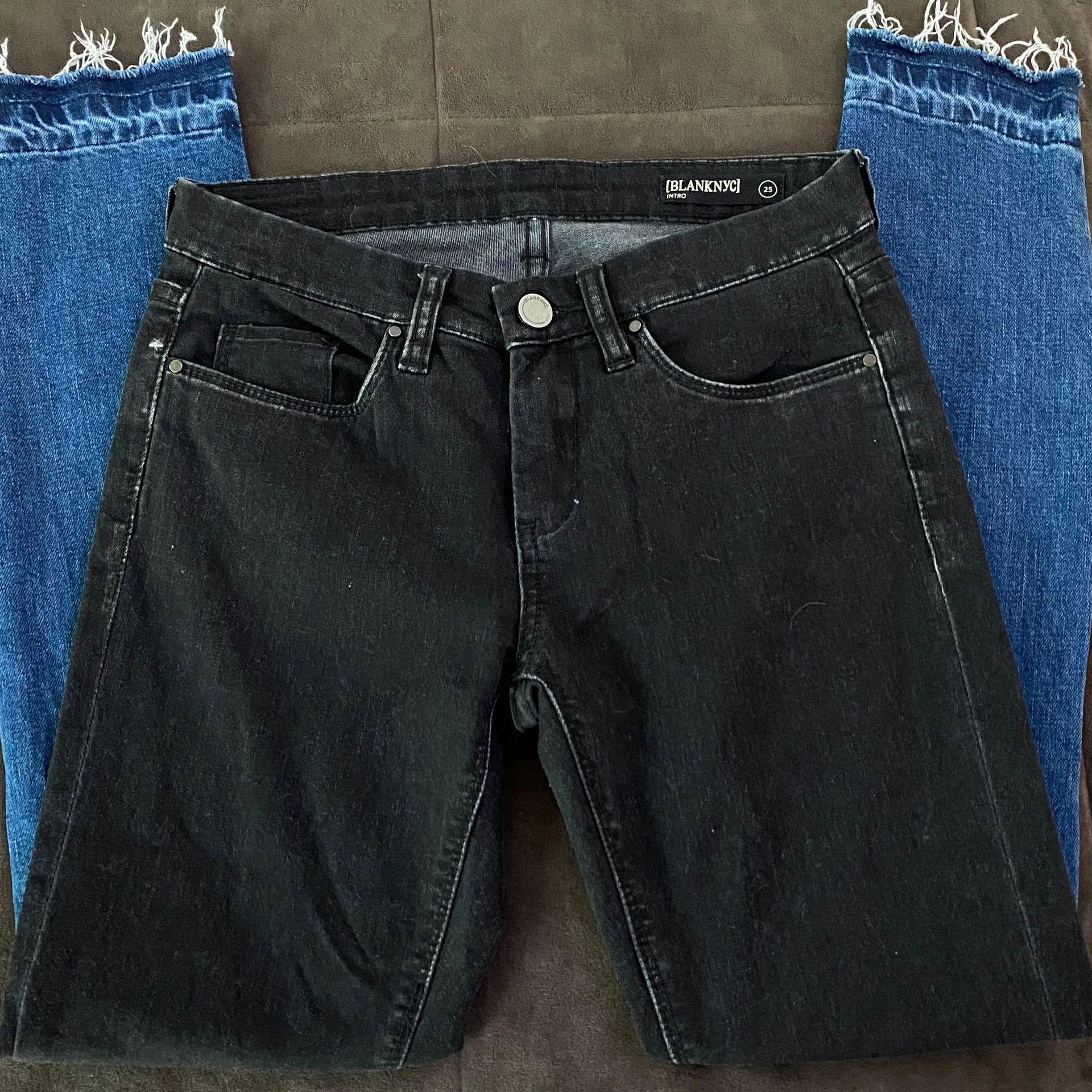 Two Tone Raw Hem Jeans - Image 5