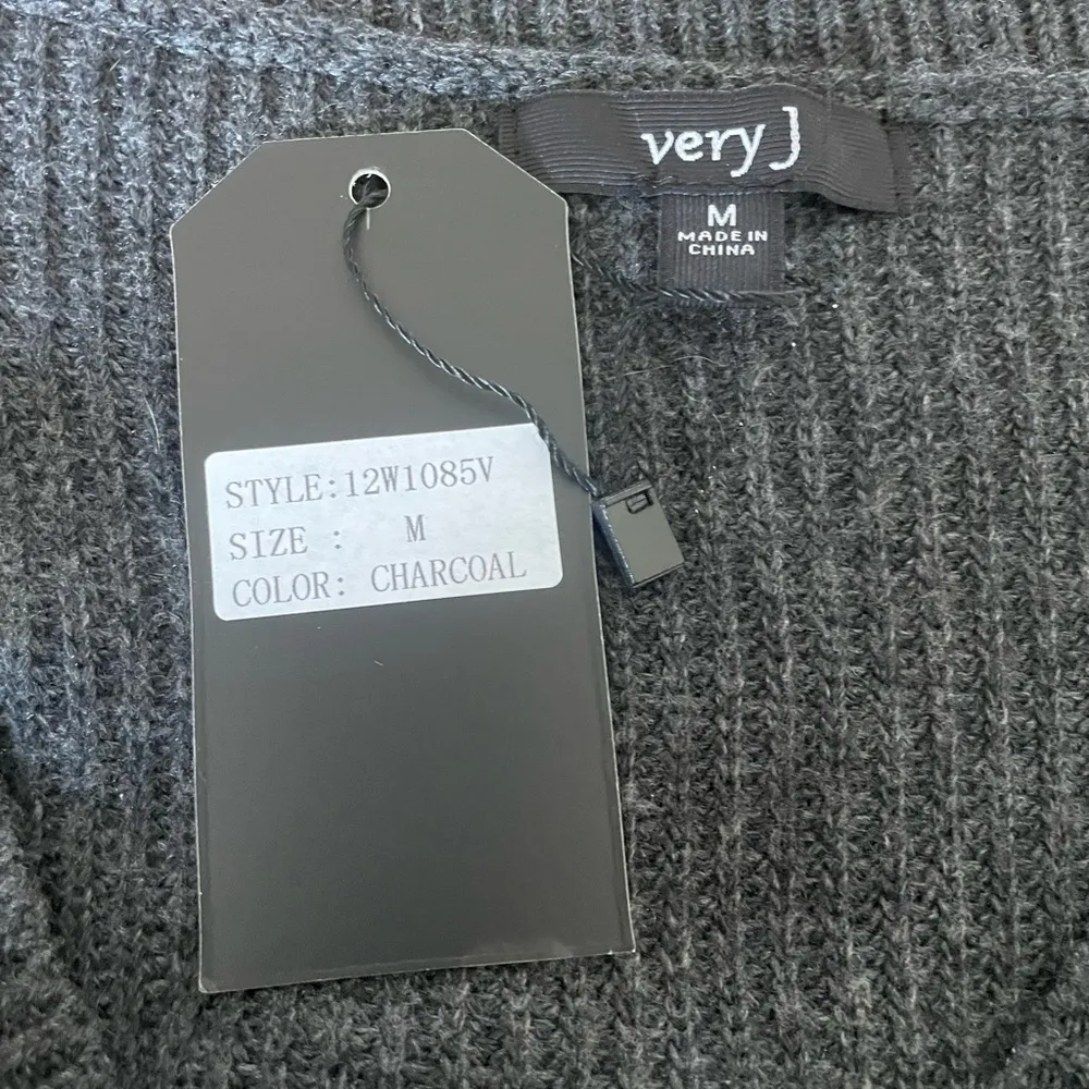 NWT very J women’s oversized charcoal sweater w/open shoulders 3/4 sleeves M - Image 5