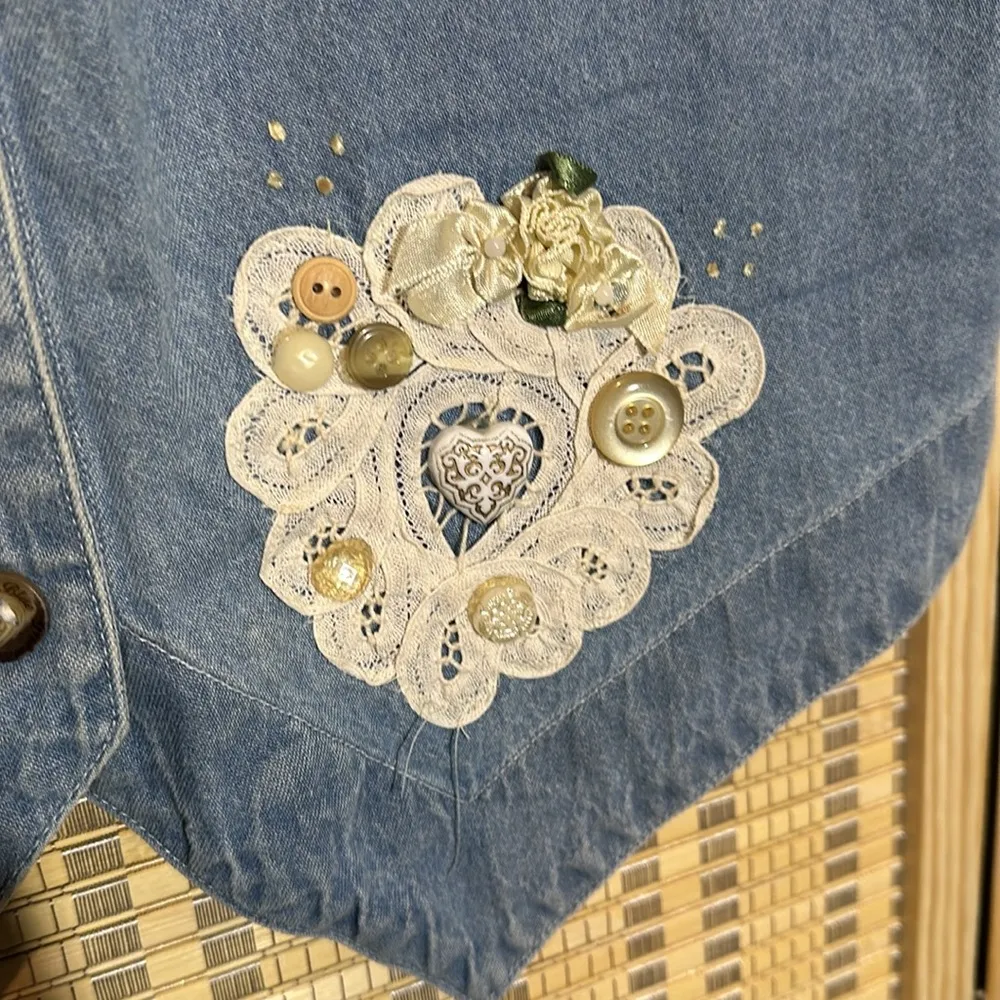 Blue Diamond Vintage 1990s Blue Denim Vest Lace Floral Appliques & Trim Large - Image 8