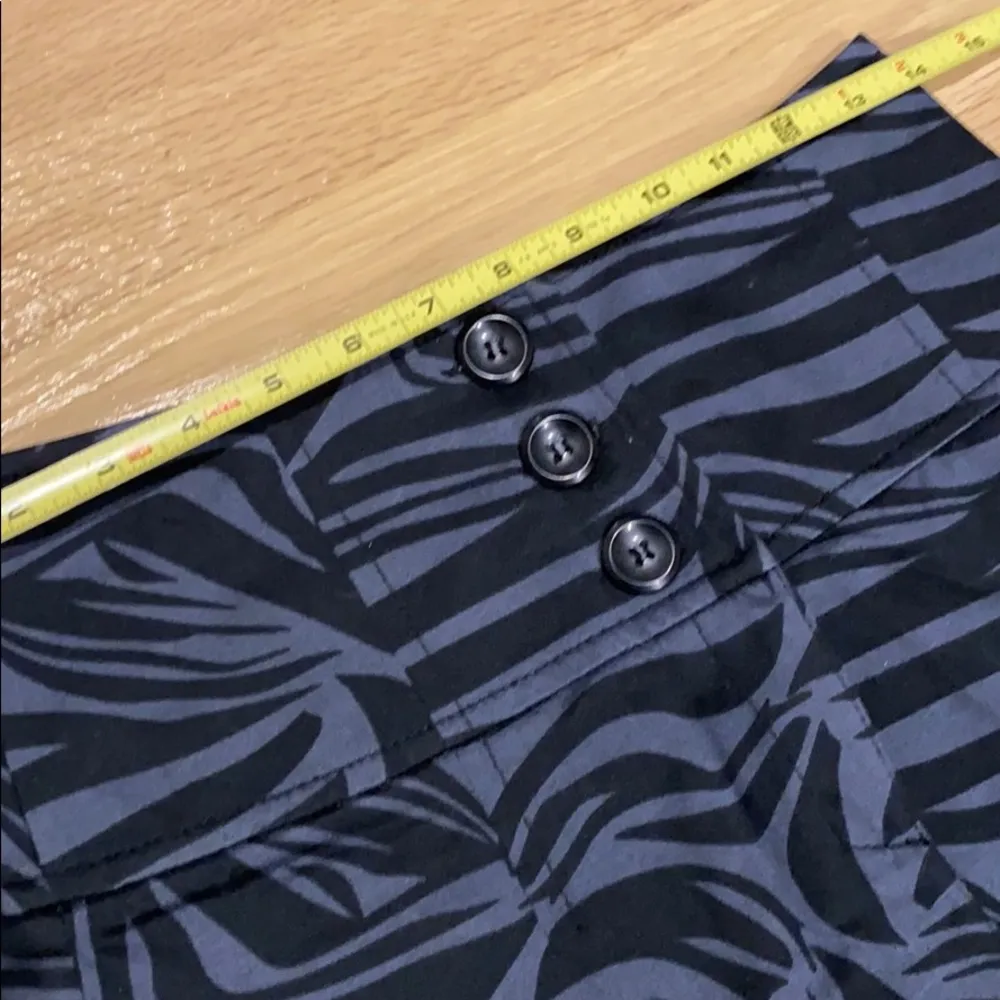 Vintage H&M High-Waisted Pencil Skirt with Button Front, Sz 6 Black Light purple - Image 6