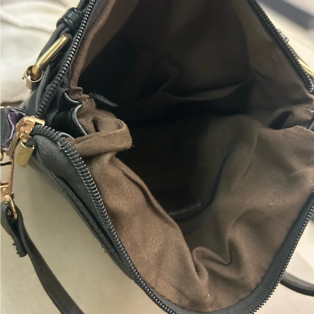 Chic Black Crossbody Bag with Gold Accents. No flaws - Image 5