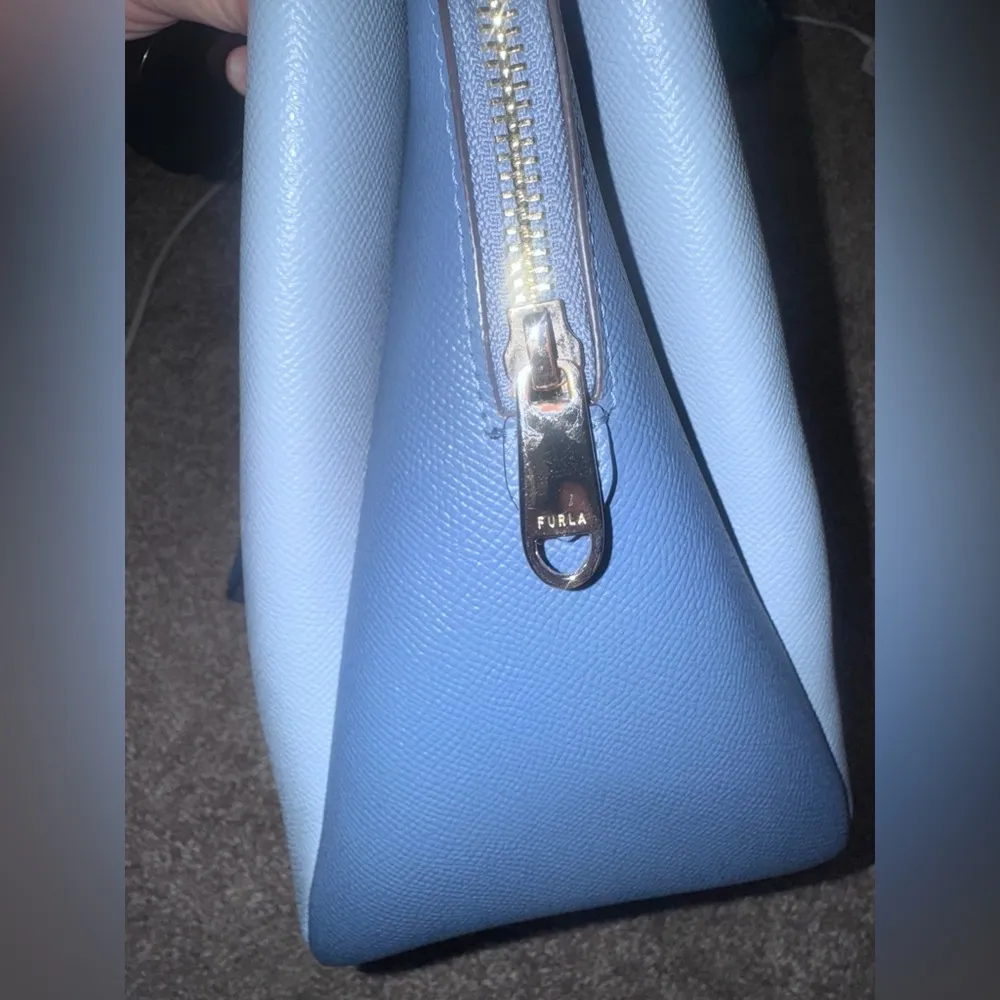 Furla Minerva Blue Leather Tote with Sophisticated Design - Image 7