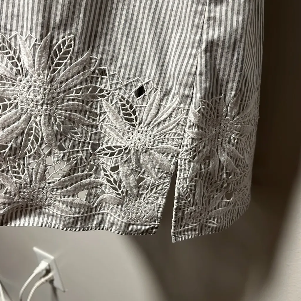 LAFAYETTE 148 Blue and White Stripe Sleeveless Blouse, Embroidered Hem, Size L Size L - Image 10