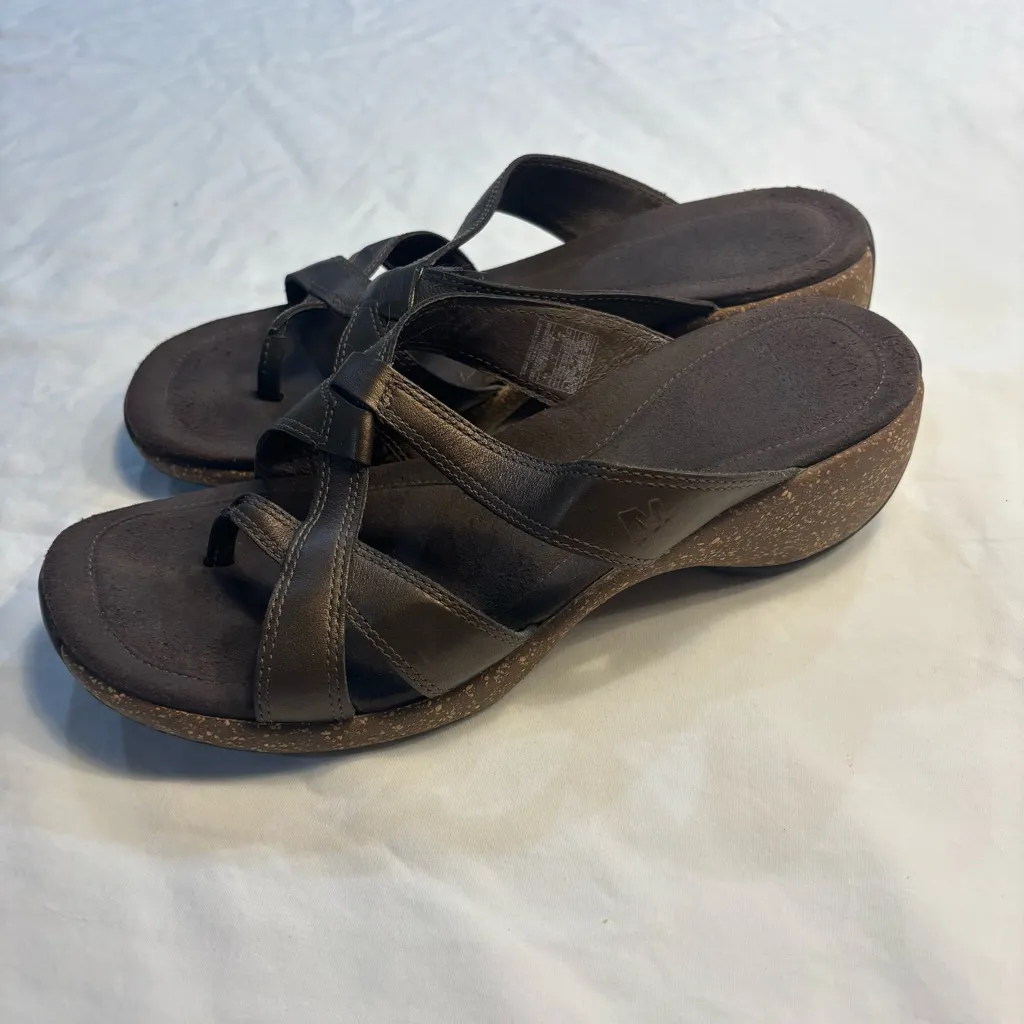 MERRELL Women's Size 8 Sundial Cross Antique Brass Wedge Sandals Shoes - Image 2