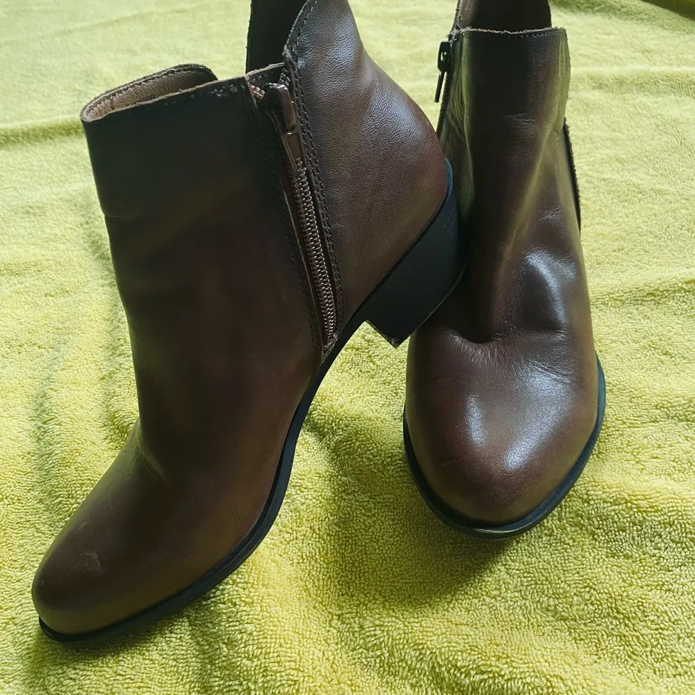 Lucky Brand 🍀 Soft and Sleek Brown Leather Giddy Up Boots with Side Zip - Image 6