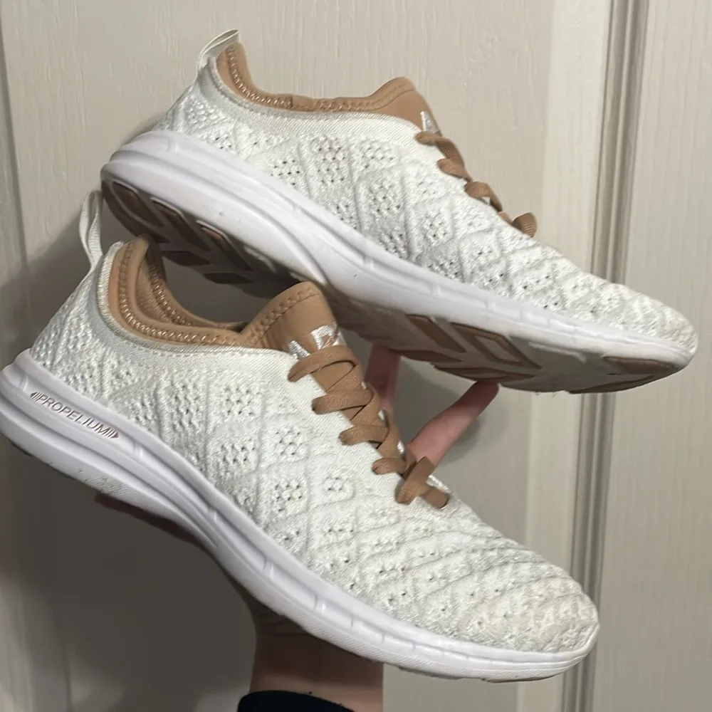 💖 APL Athletic Propulsion Labs Techloom Phantom White Running Shoes - Image 4
