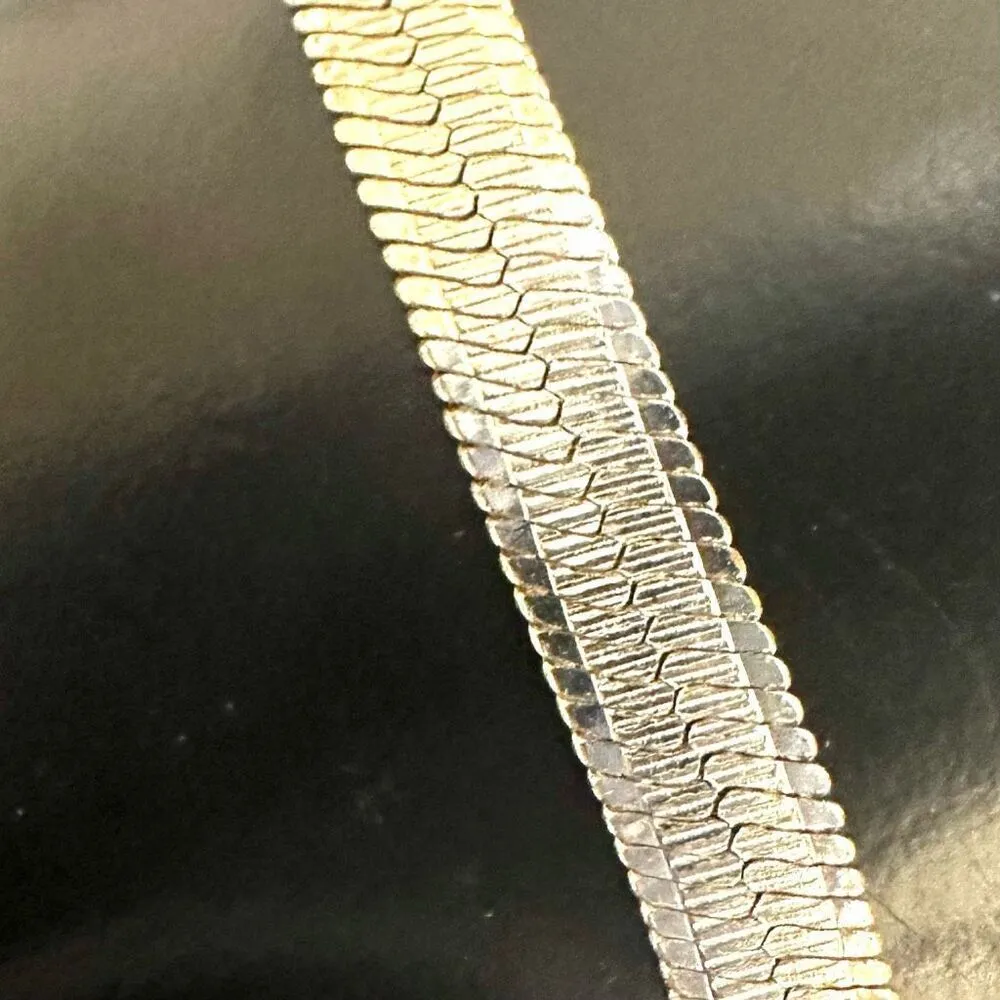 Silver tone herringbone chain bracelet - Image 4