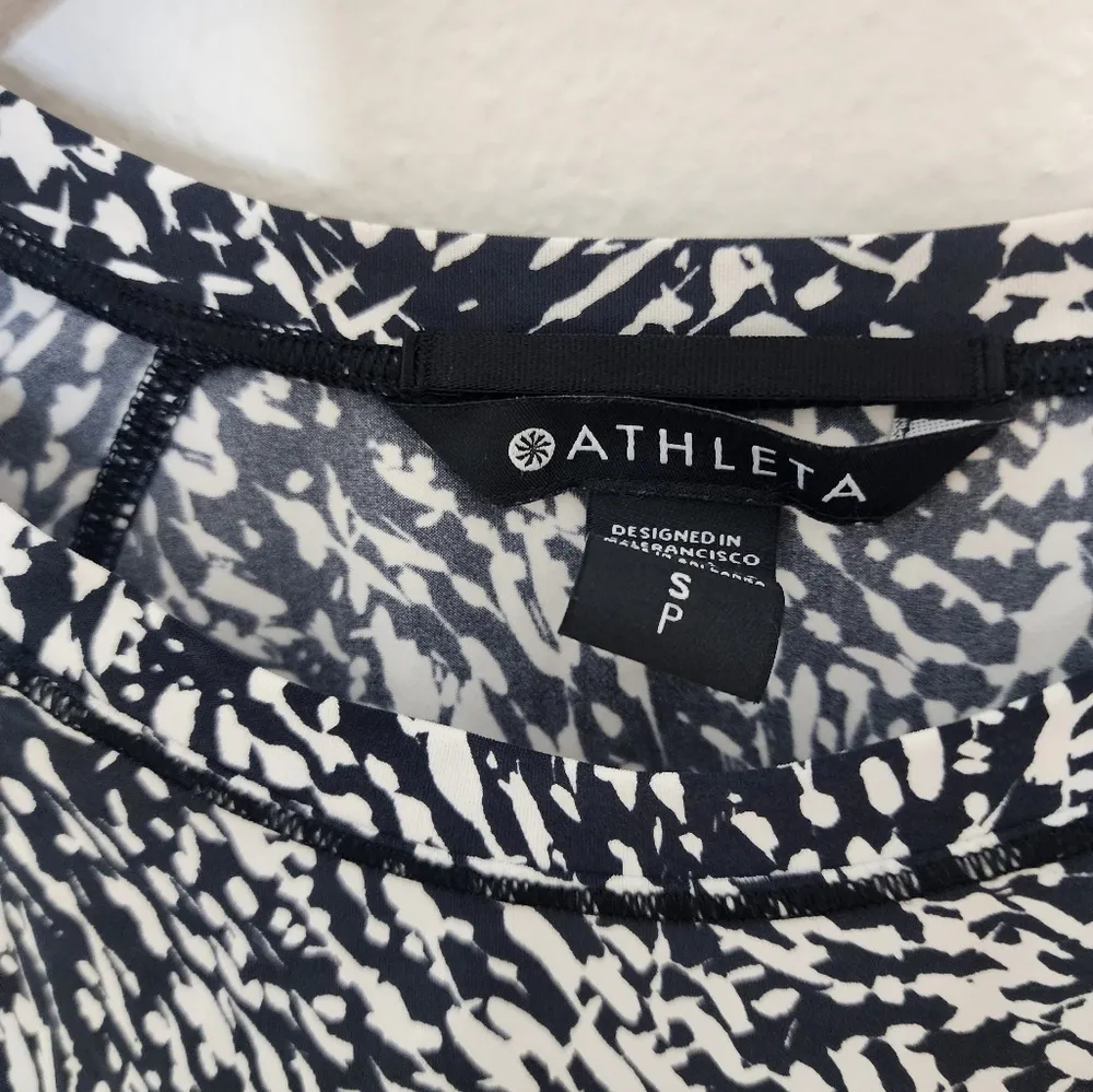 Athleta Ultimate Train Top Long Sleeve Windstorm Black/White - Image 3