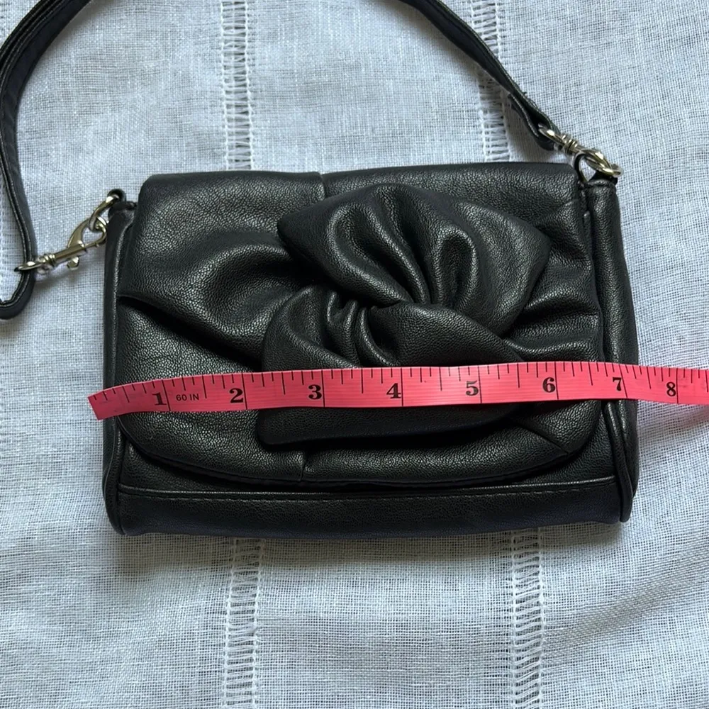 Candie's Black Crossbody Bag with Bow Detail - Image 10