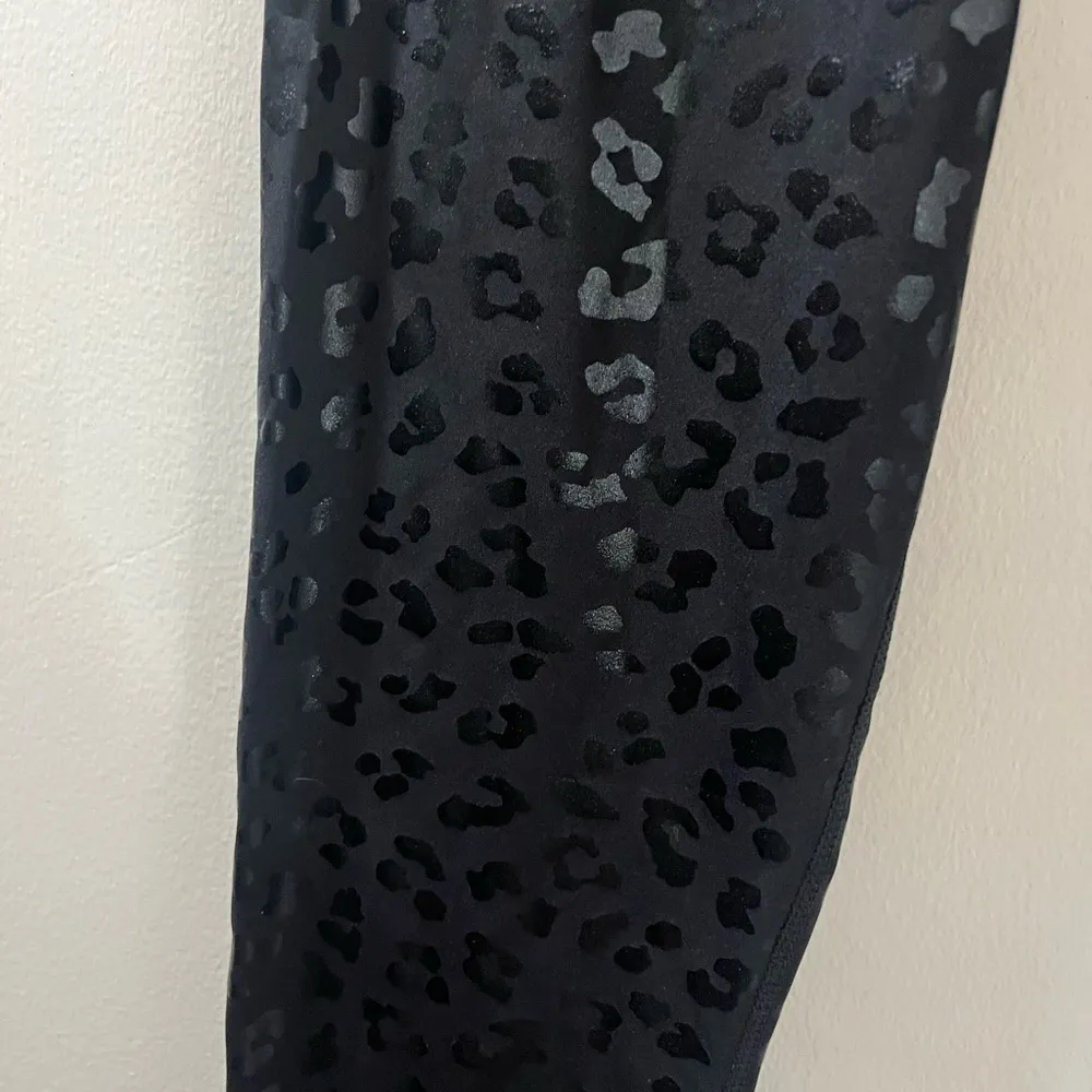 Black Leopard Print Leggings Size M - Image 3