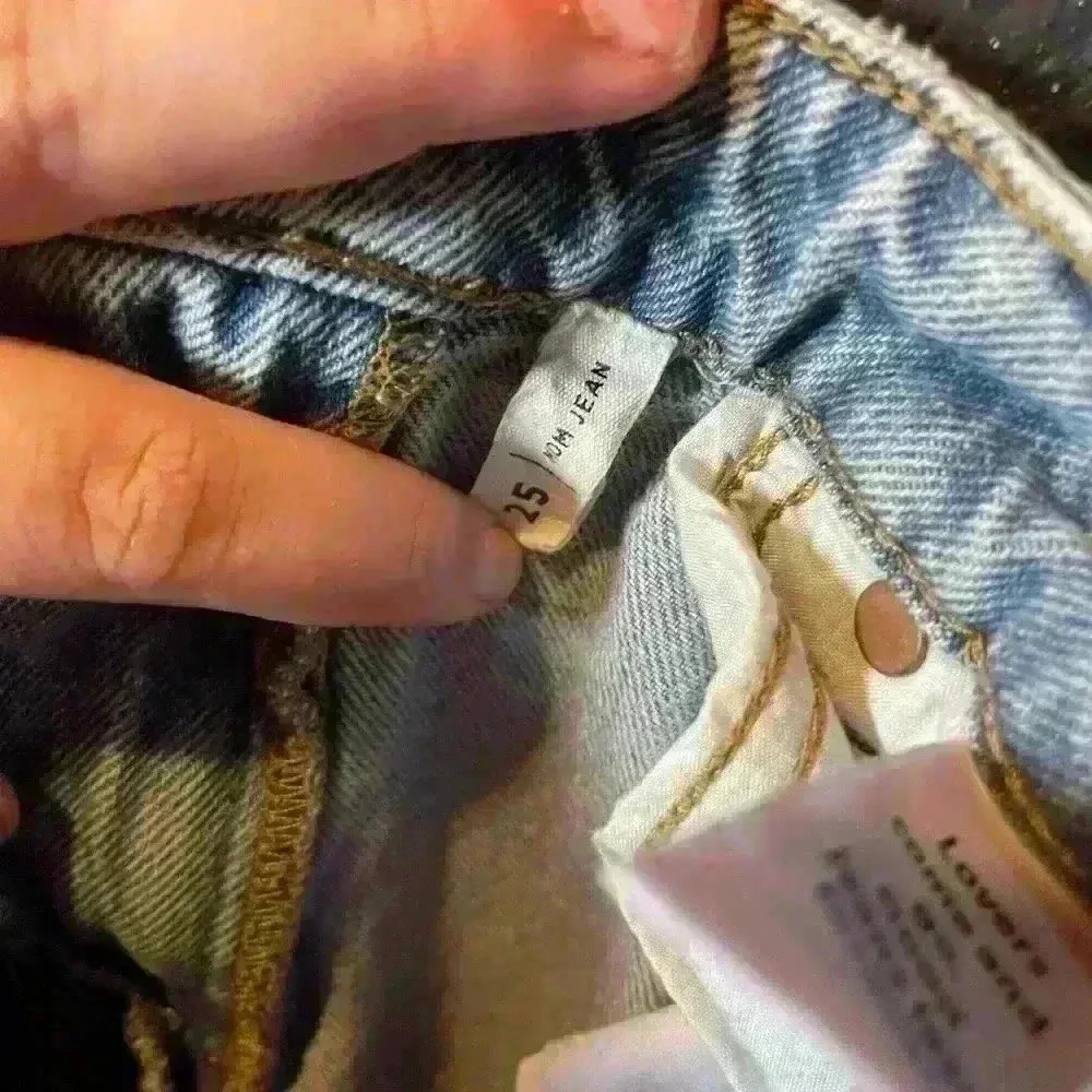 Women’s PacSun Light Wash Mom Jeans Size 25 - Image 3