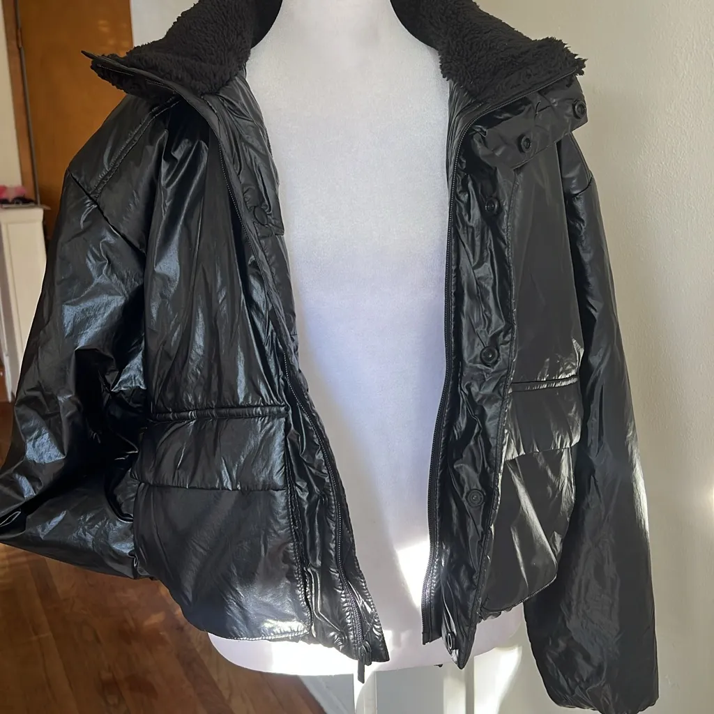 All in Motion Shiny Black Puffer cropped  Jacket size M - Image 3