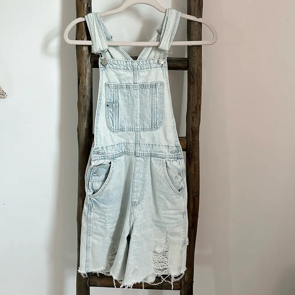 NWOT  light wash denim blue boho high rise 90’s overall Shorts size XS - Image 5