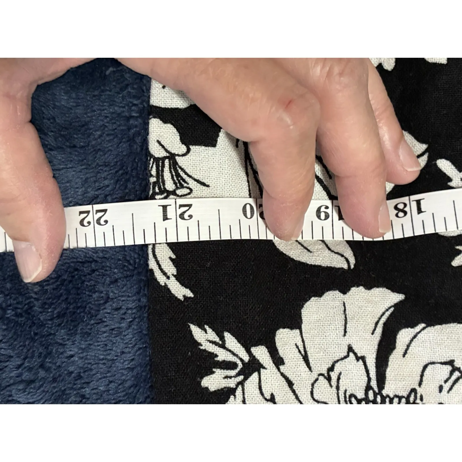 Old Navy Black and White Floral Skirt Back Zip Side Split  Size Medium (G4)‎ - Image 10