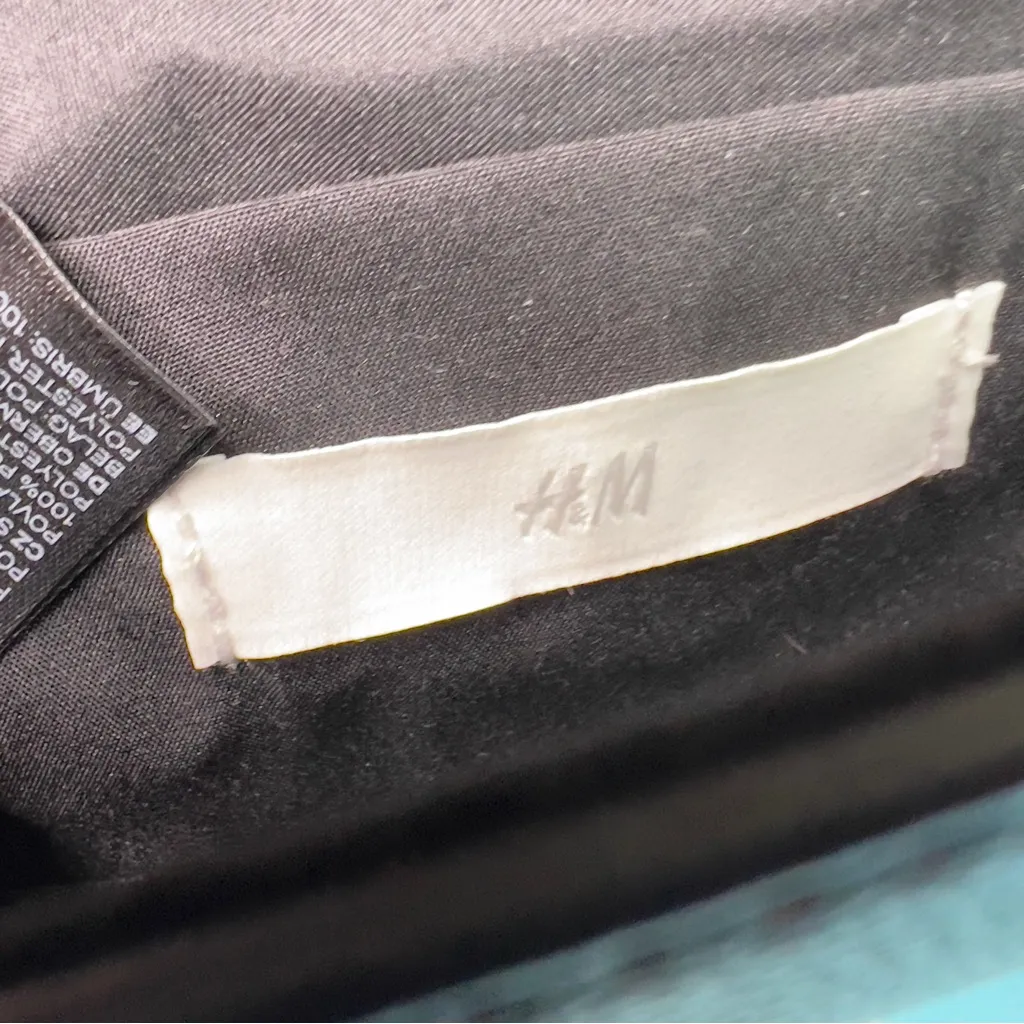 H&M Black Small Crossbody Snap Closure W/23” Drop Chain Strap 7-1/2”x4-1/2”x2” - Image 8