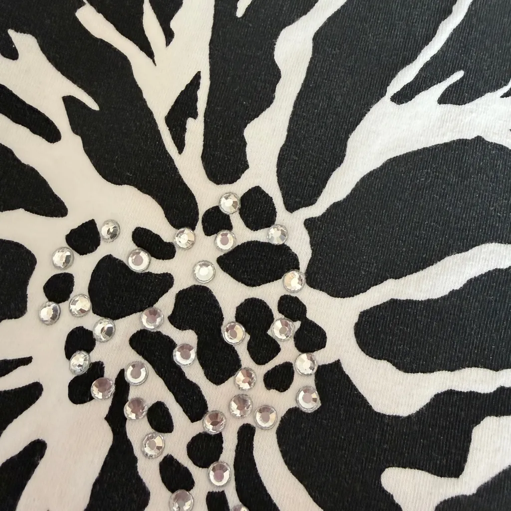 White House Black Market Floral Tee Shirt Size Medium Sequins Sparkly Stretch T1 - Image 4