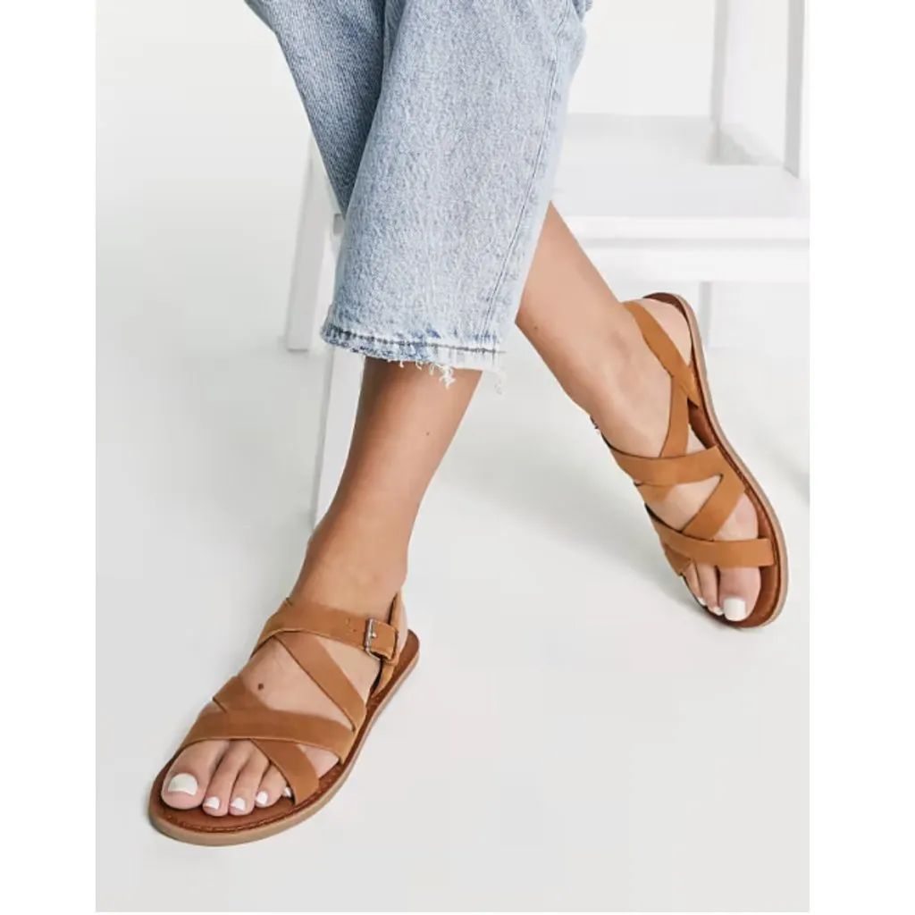 Toms Sicily Flat Sandals Tan Leather Size 7.5 Comfort Strappy Buckle Criss Cross - Image 2