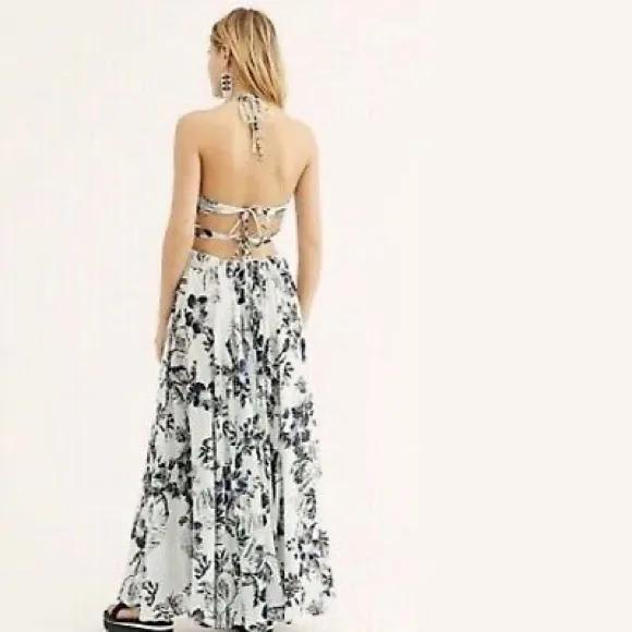 Lille Maxi Dress in Blue Floral - Image 2