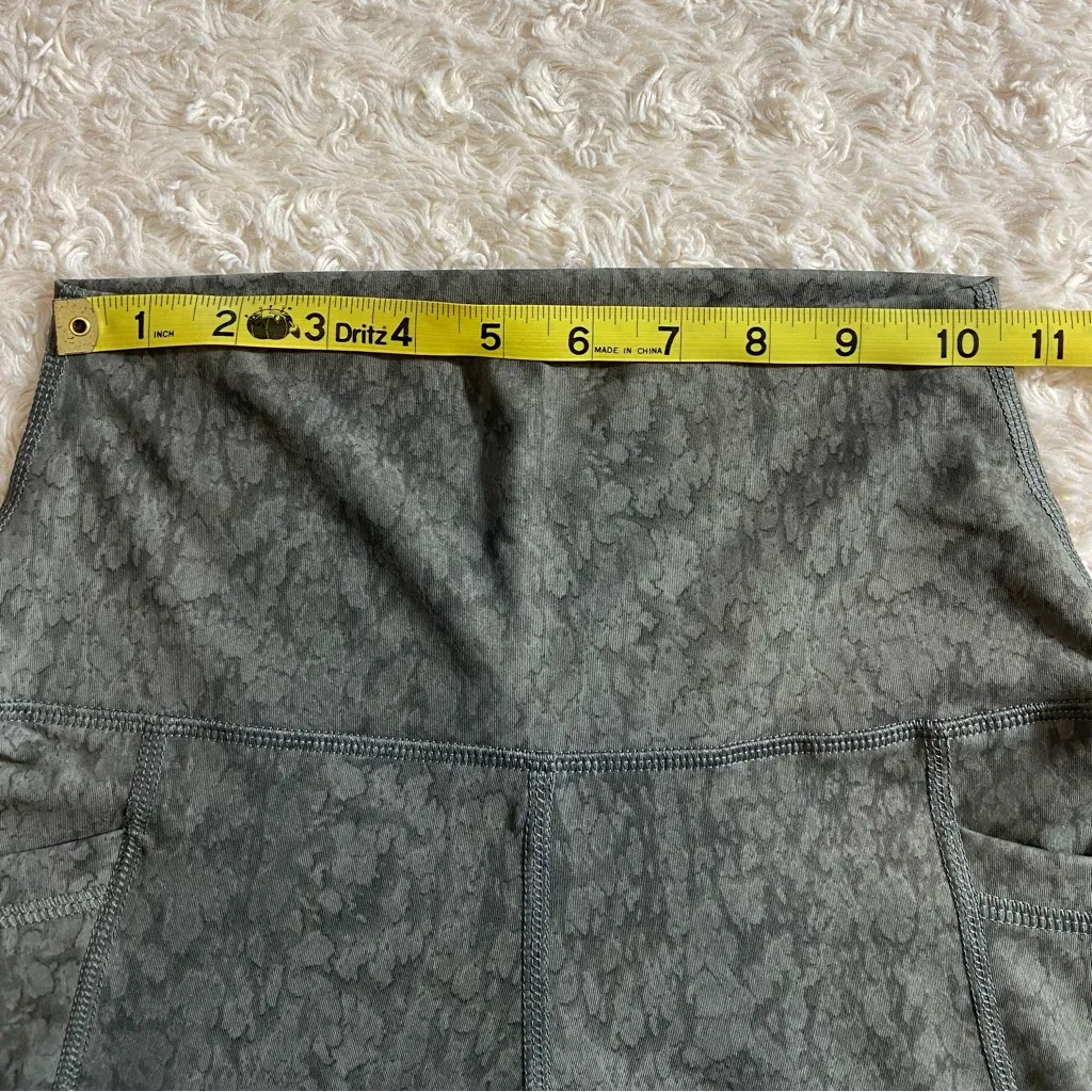 NEW Yogalicious Water Droplet Sage Green High Rise Ankle Cropped Legging Small S - Image 9