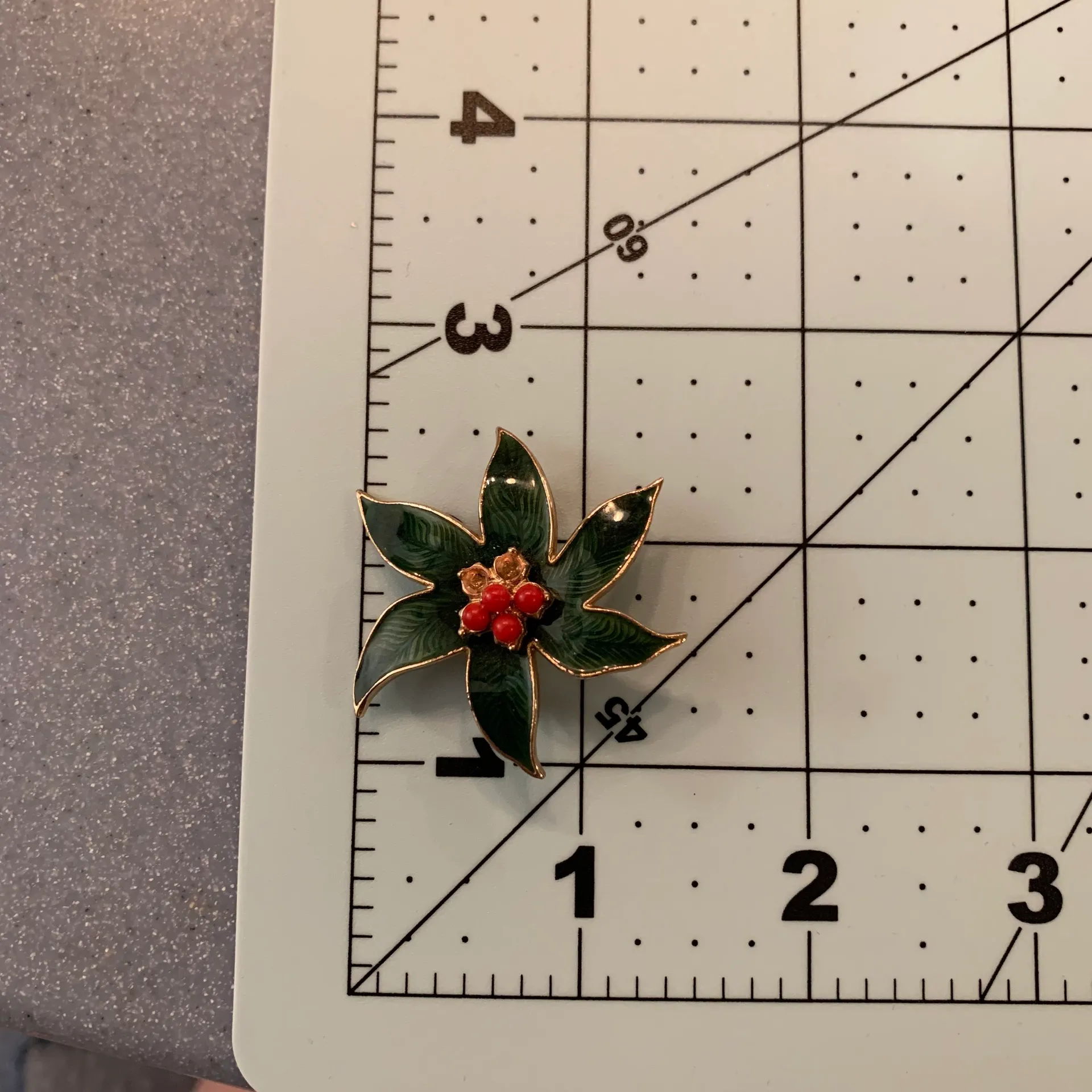 Vintage Green & Red Holly Flower Leaf & Berries Brooch Pin // Christmas Holiday - Image 8