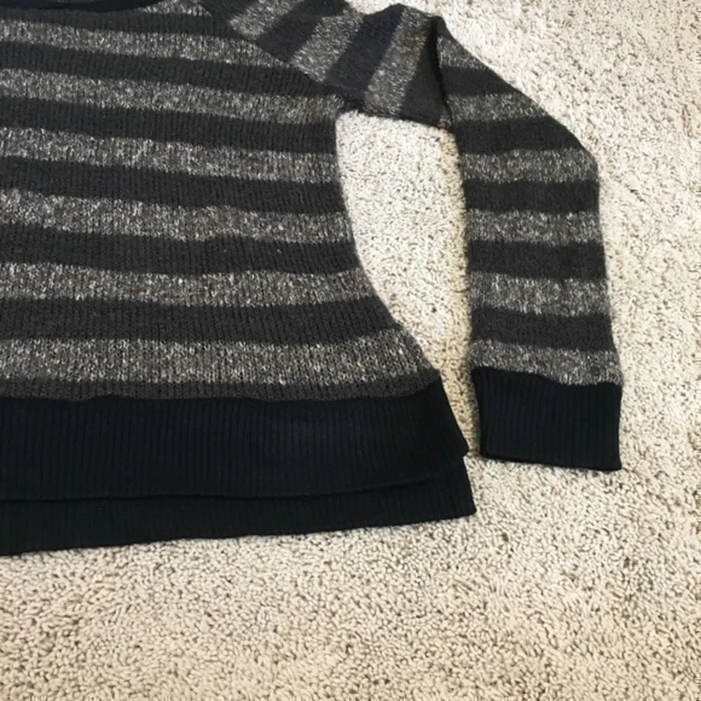 Miss Me woman’s size small sweater - Image 8