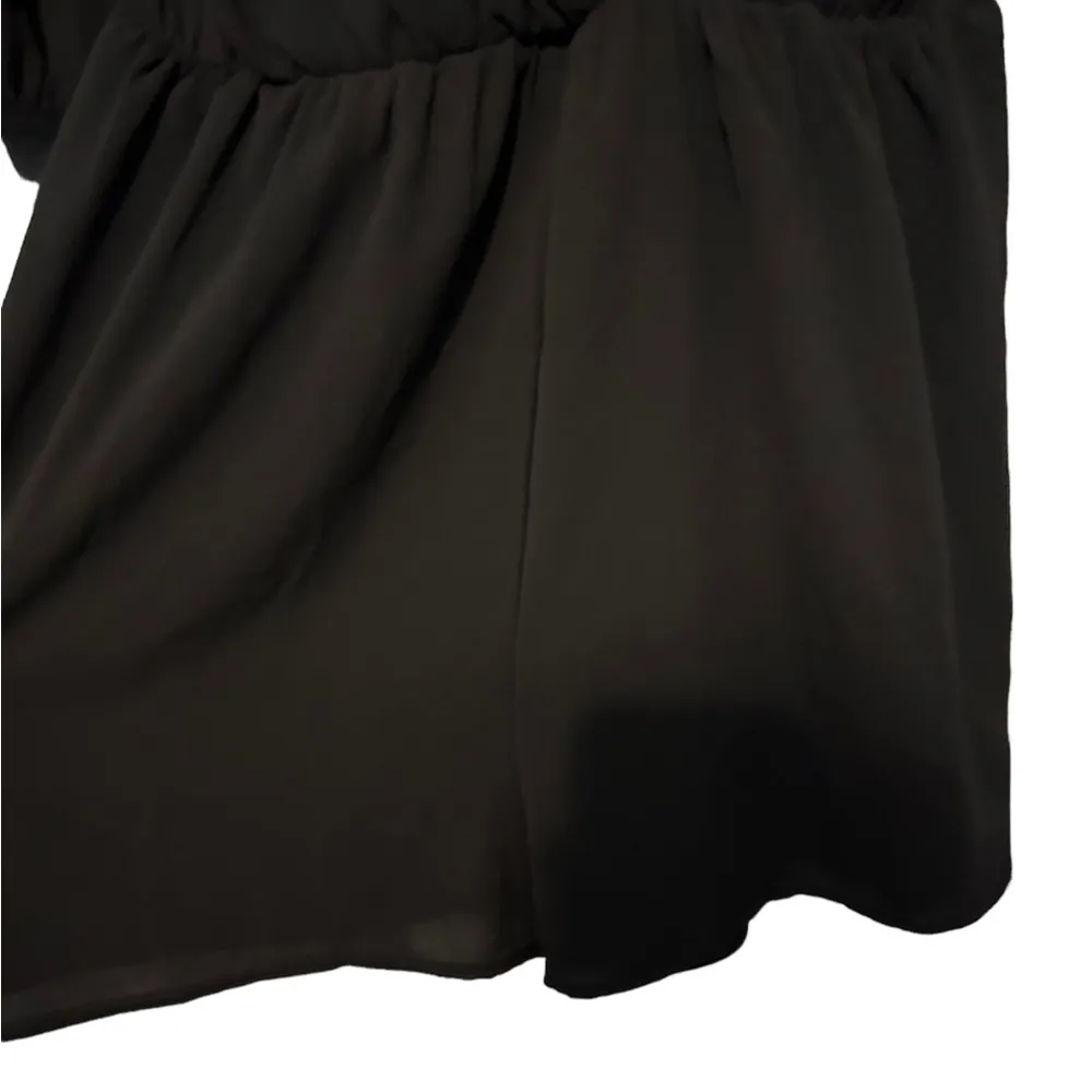 Adrienne black long sleeve romper size large - Image 3