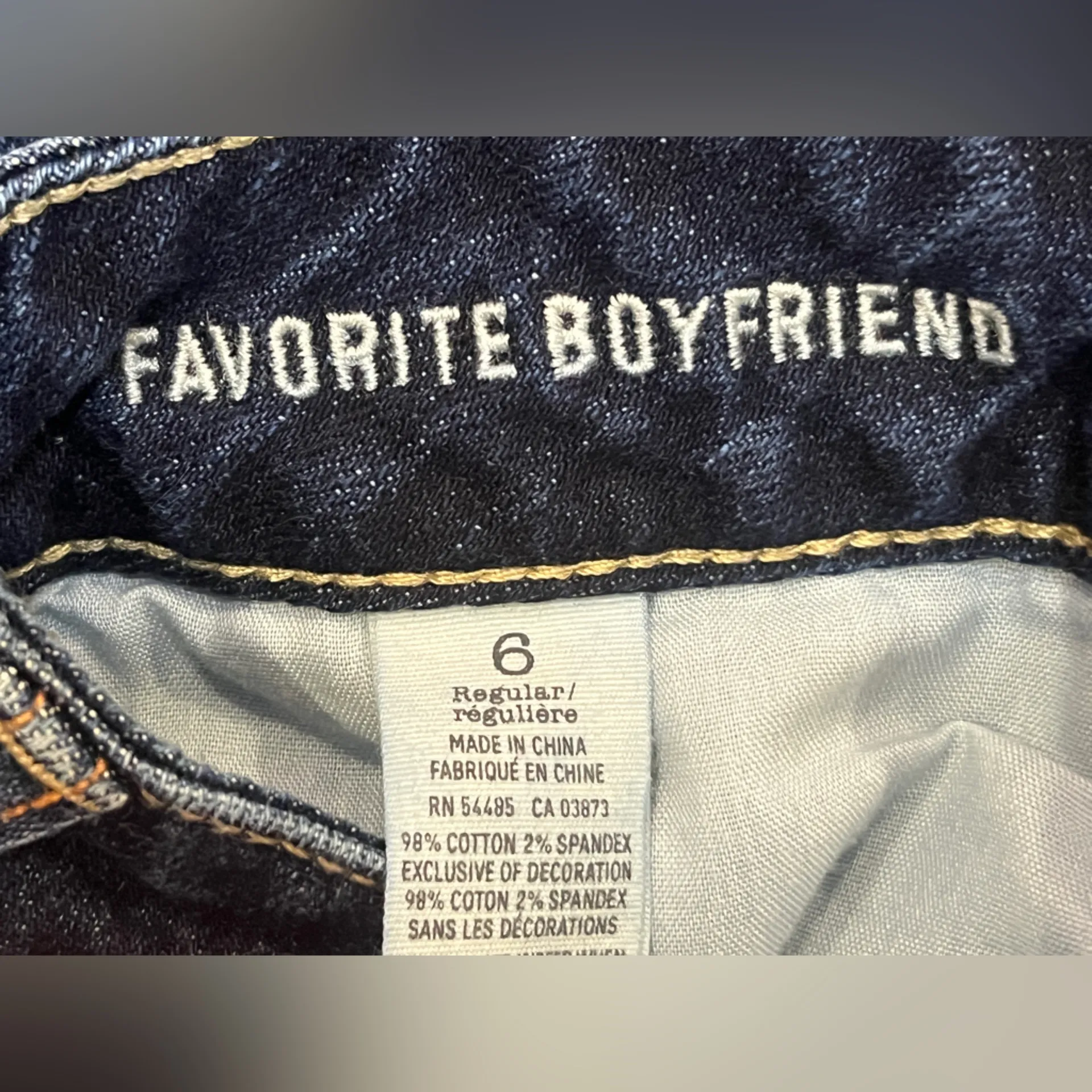 American Eagle Low-Rise Favorite Boyfriend jeans in a dark wash Size 6 - Image 4