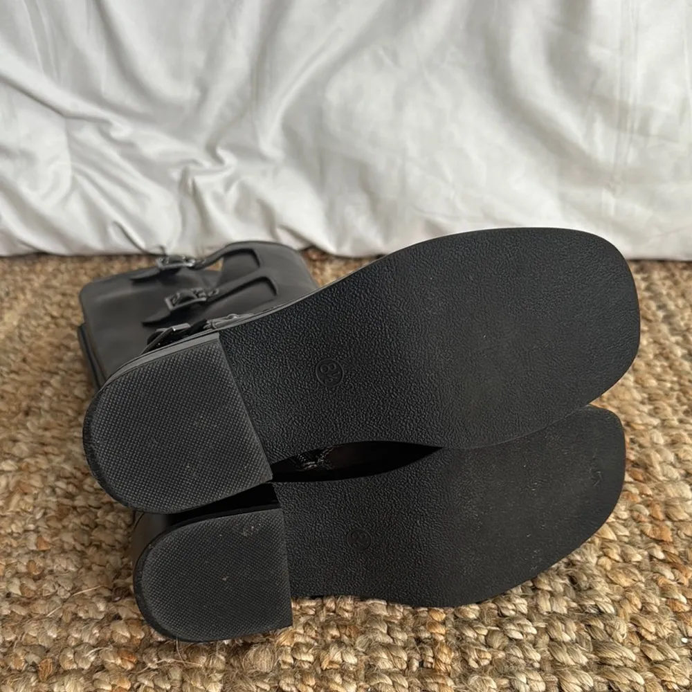 Brown Buckle Knee - Image 4