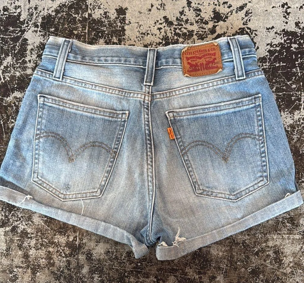 Levis Light Wash Orange Tab Rolled Cuff Jean Shorts 25x2" Size 26 - Image 2