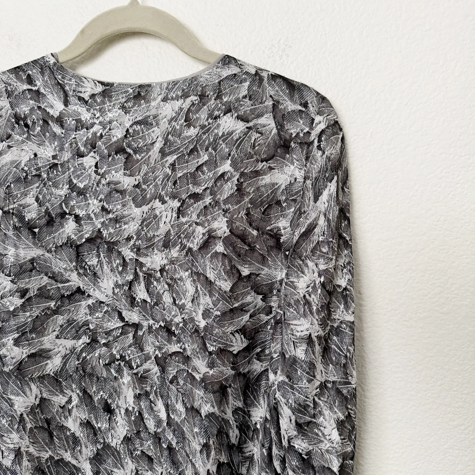 [White House Black Market] Silver Feather Print Surplice Long Sleeve Blouse Sz 4 - Image 6