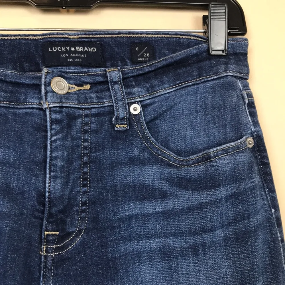 Lucky Brand Women’s Mid Rise Skinny Ava Medium Wash Ankle Denim Jeans - Image 5