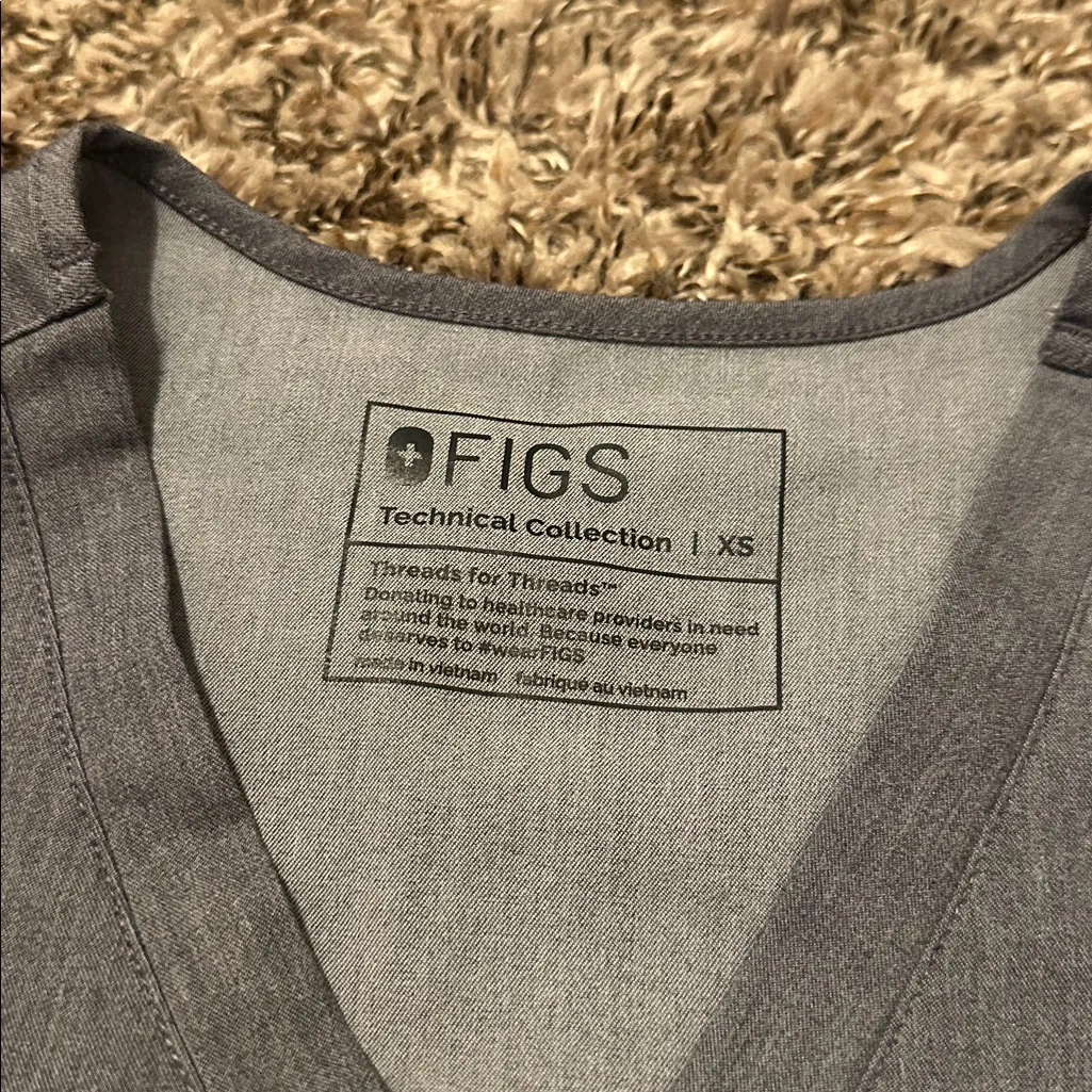 FIGS  Catarina Grey Scrub Top XS - Image 2