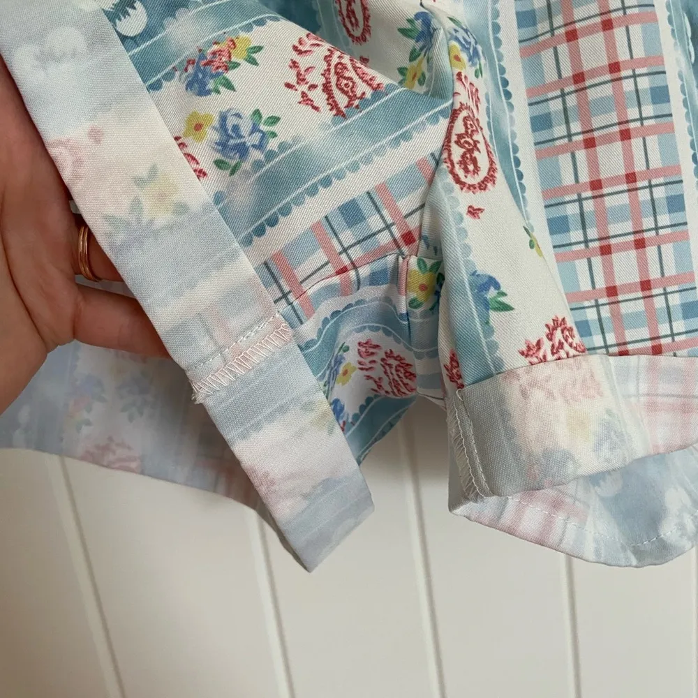 NWOT‎ | Romwe women’s patterned cuffed shorts — small (size 4) - Image 3