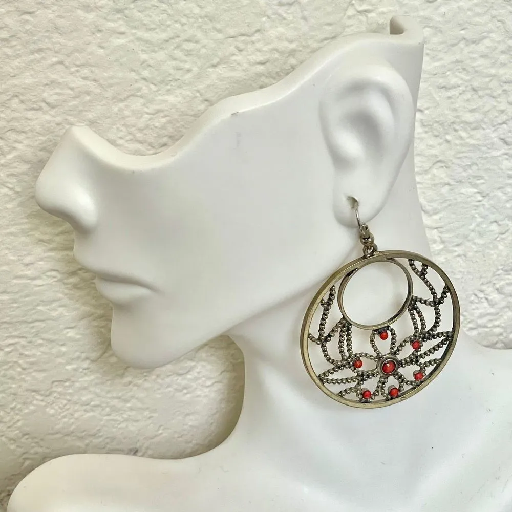 Brass tone circle earrings with floral pattern - Image 4