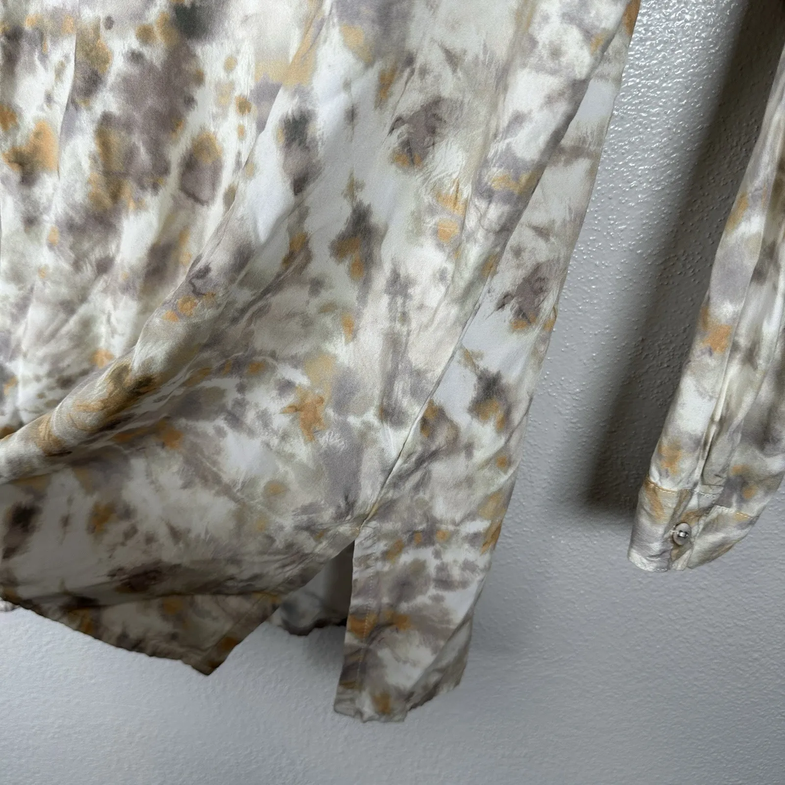 Johnny Was Calme Blouse Top Womens Medium Beige Tie Dye Long Sleeve Button Up - Image 3