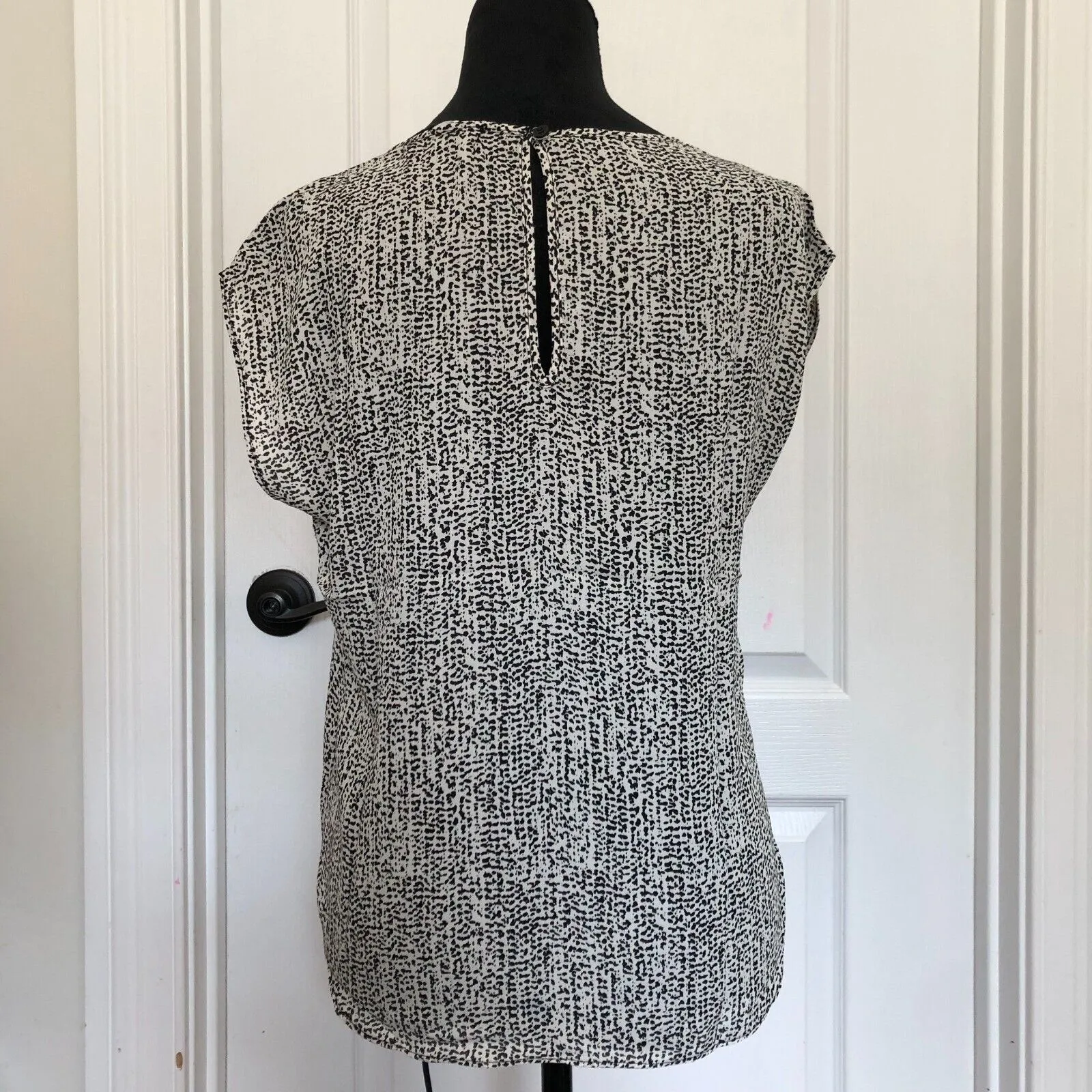 Three Eighty Two Womens Blouse XS Black White Round Neck Back Keyhole NWT - Image 3