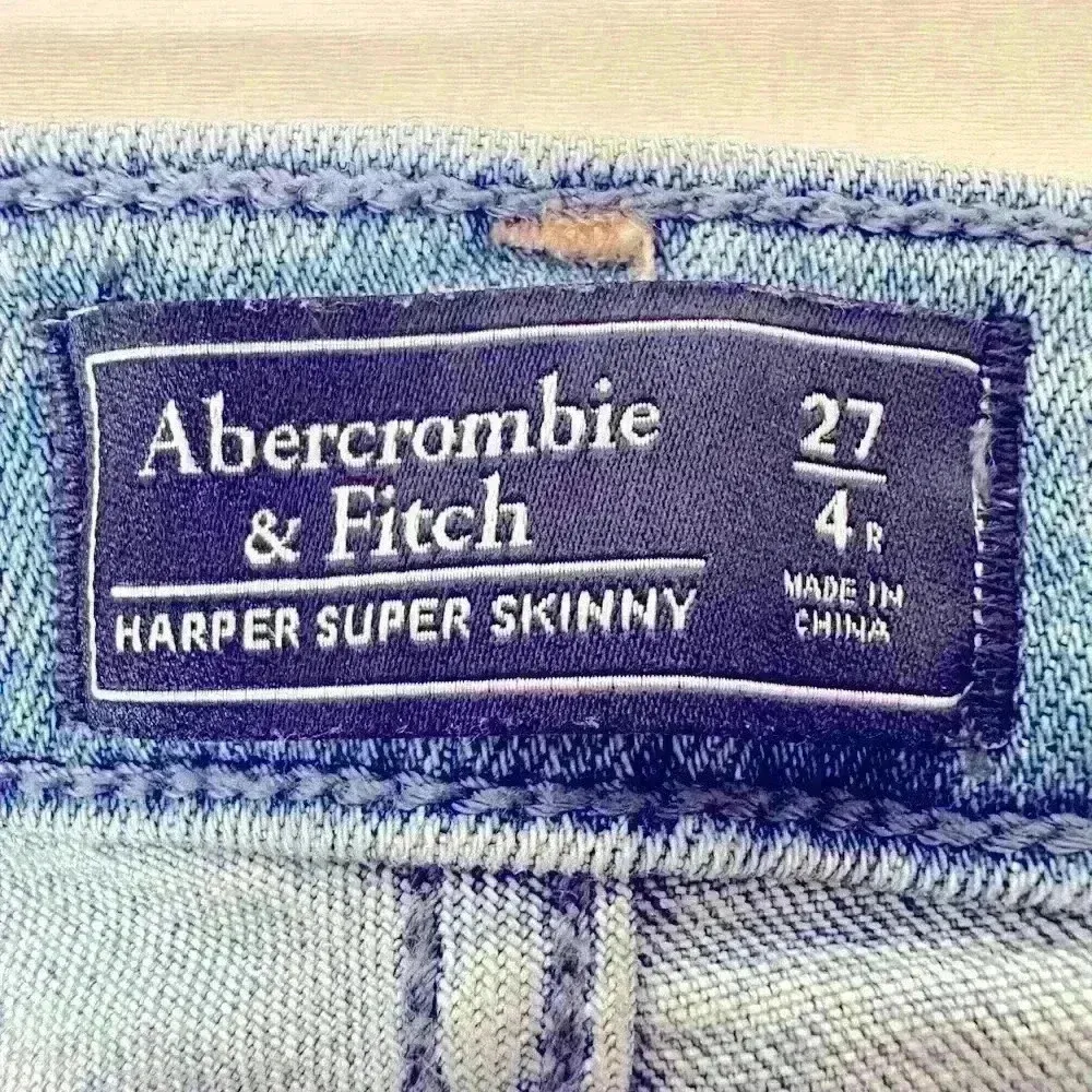 Abercombie & Fitch Embroidered Skinny Jeans Size 4/27  (C15) - Image 4