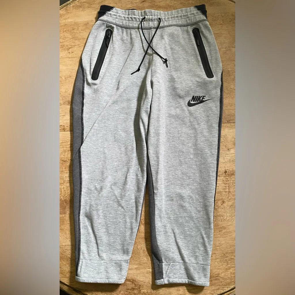 Nike Sportswear Women’s Sz Small Tech Fleece Gray/Black Crop Athletic Pants‎ - Image 7