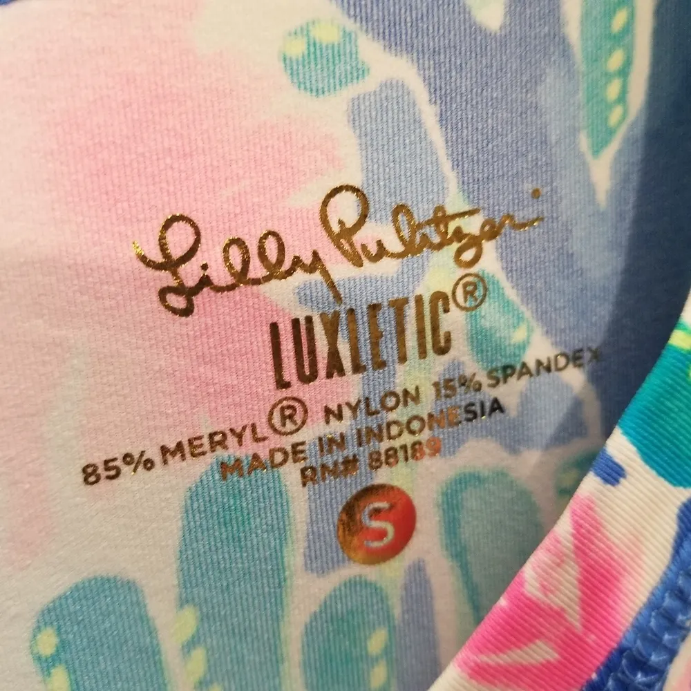 {S} Lilly Pulitzer LUXLETIC Jet Stream Delaynee Popover 1/4 Zip. UPF 50+ - Image 4