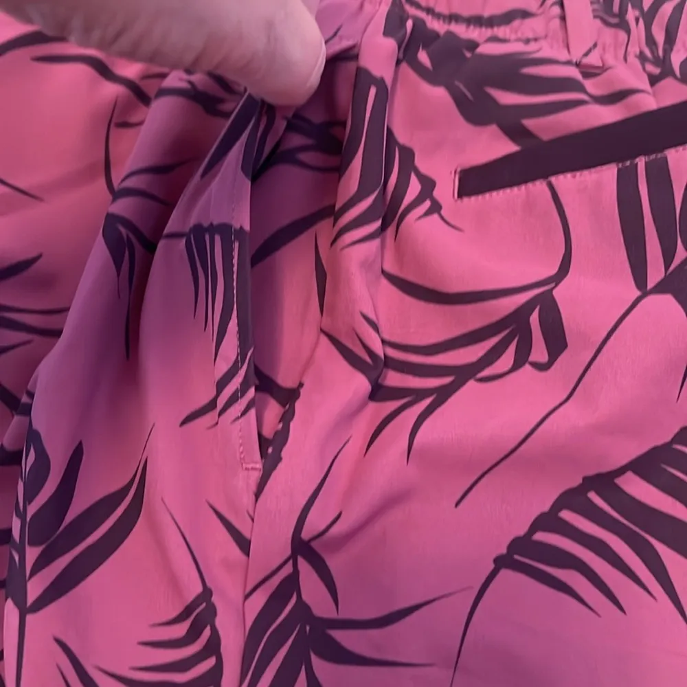 Under Armour Women’s Pink Quartz 9” Golf Shorts - Image 13