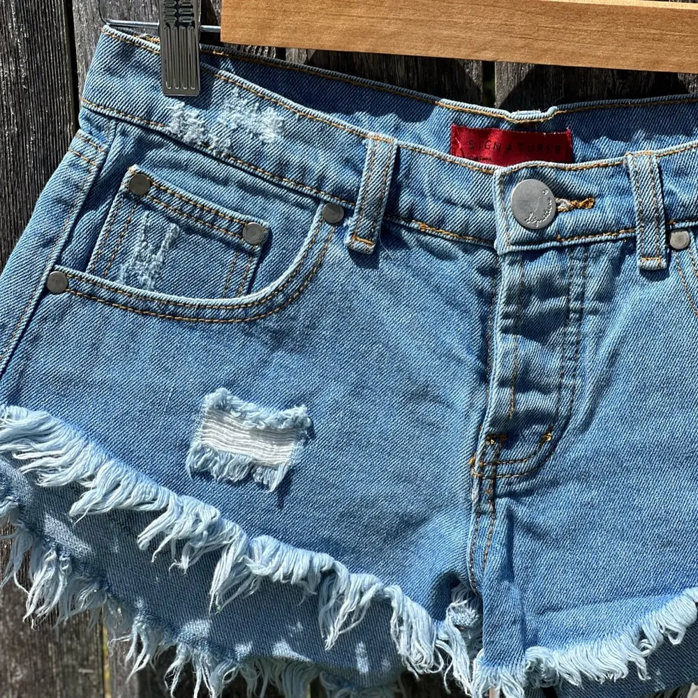 Signture 8 Distressed Frayed Hem High Waisted Denim Jeans Shorts Blue - Image 3