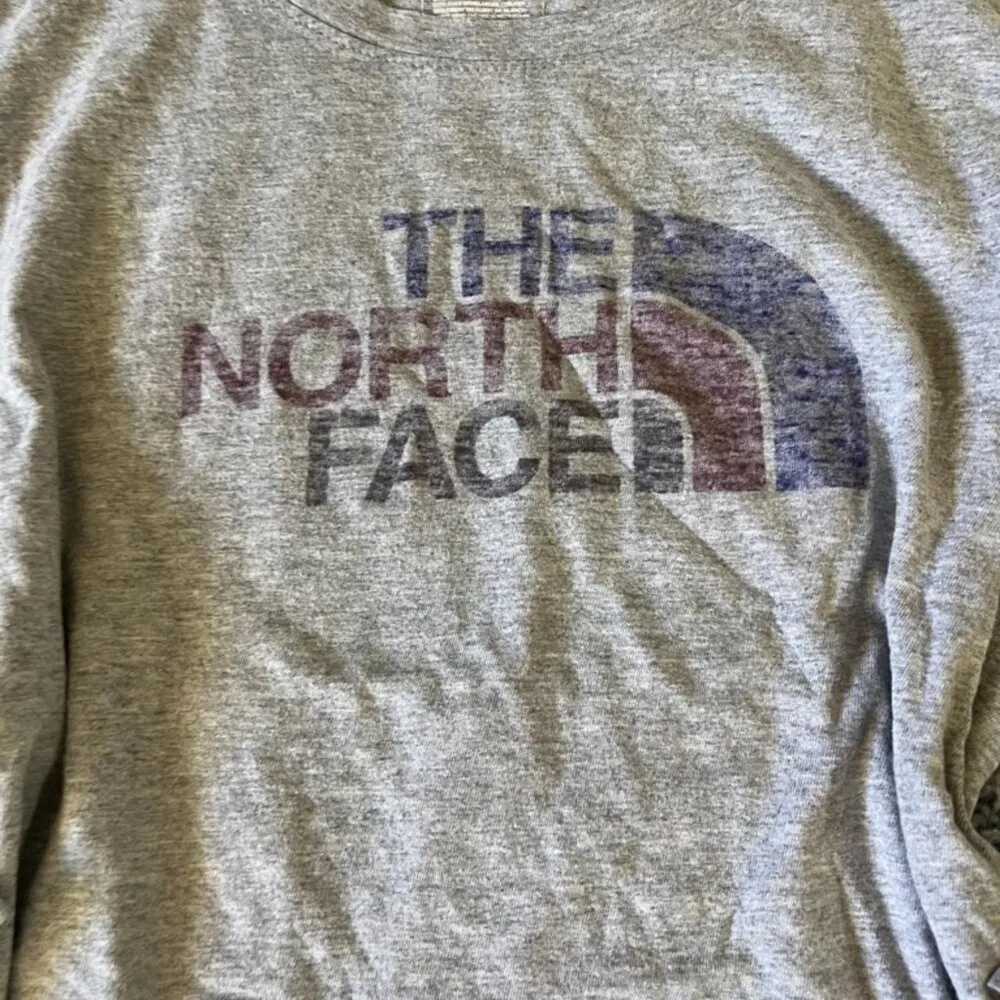 Women's The North Face Gray Long Sleeve Graphic Half Dome Size S/P - Image 2