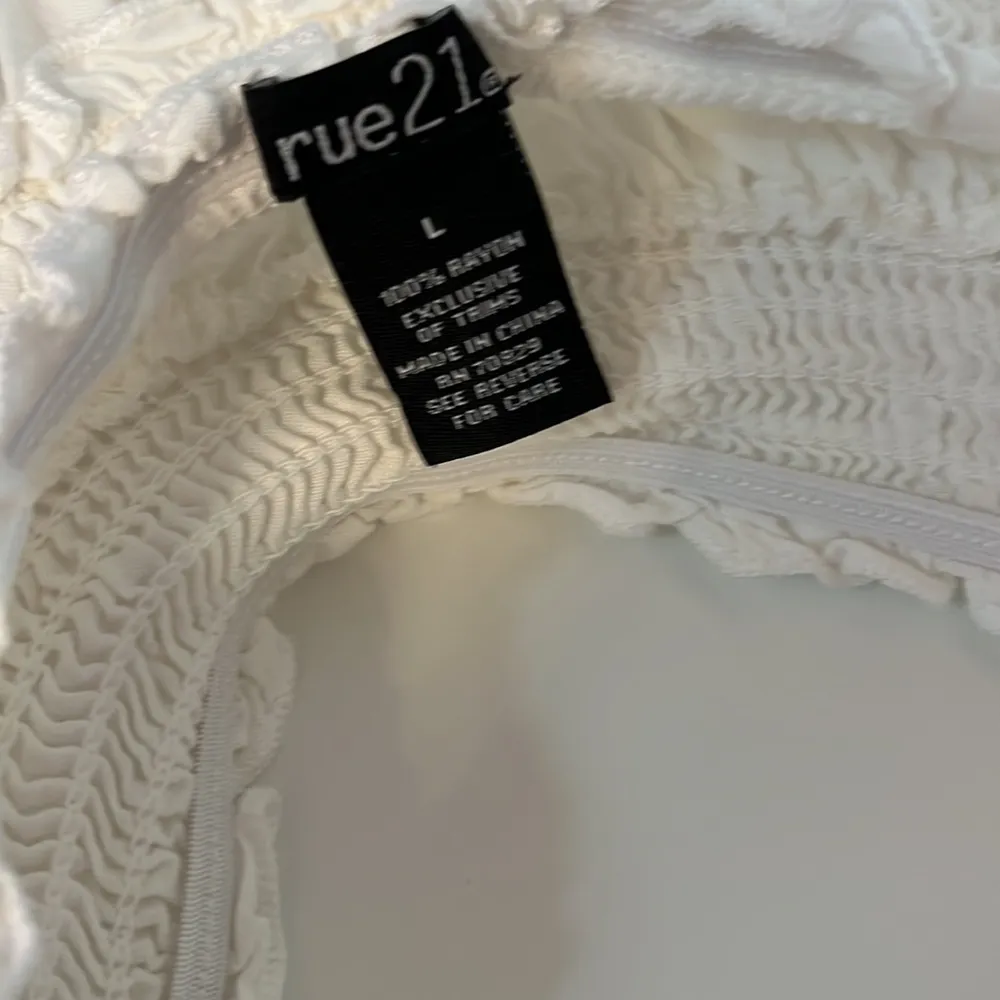 White off the shoulder top Size L - Image 3