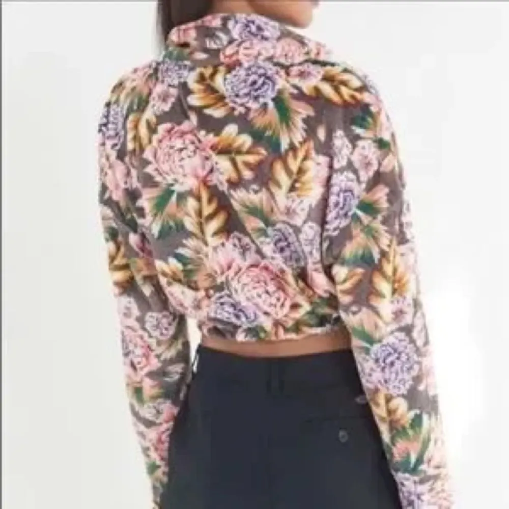 Urban Outfitters UO Angela Fleece Half Zip Cropped Floral Pullover Sweatshirt - Image 3