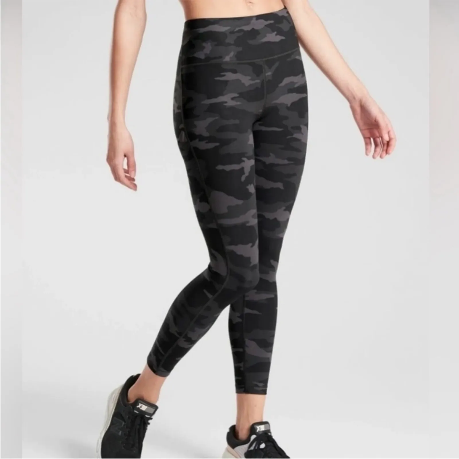 Athleta ultimate camo camouflage 7/8 tight leggings with thigh pocket SMALL - Image 11