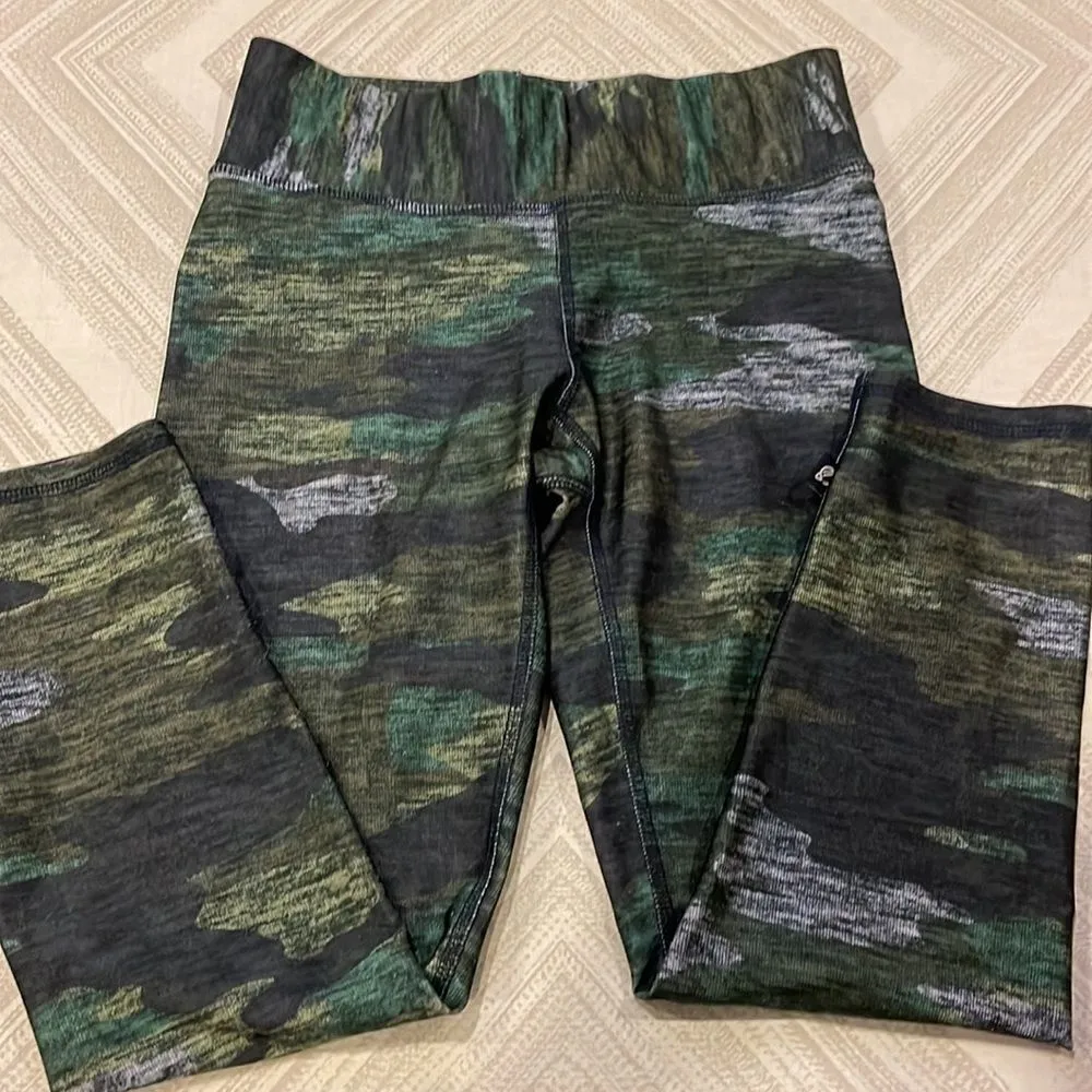 Terez Woman’s Camouflage High Waist Cropped Leggings - Image 2