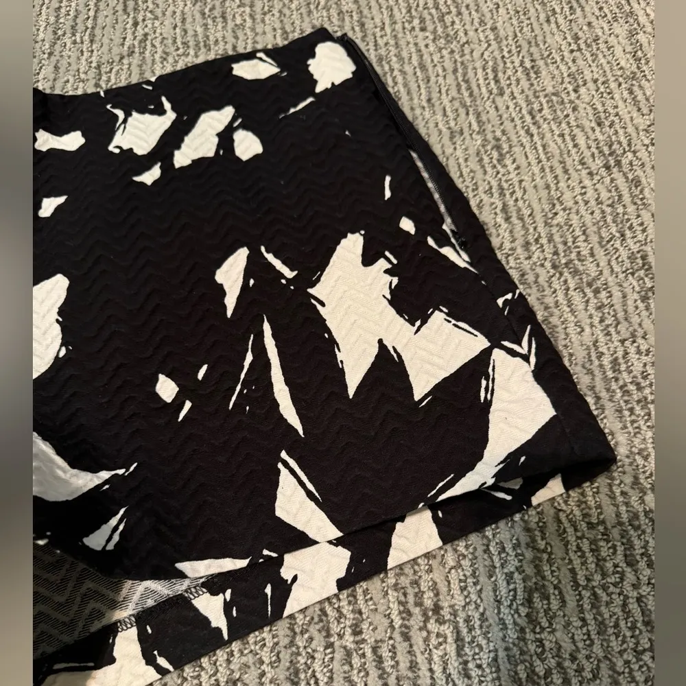 Banana Republic Dress Shorts - Image 3