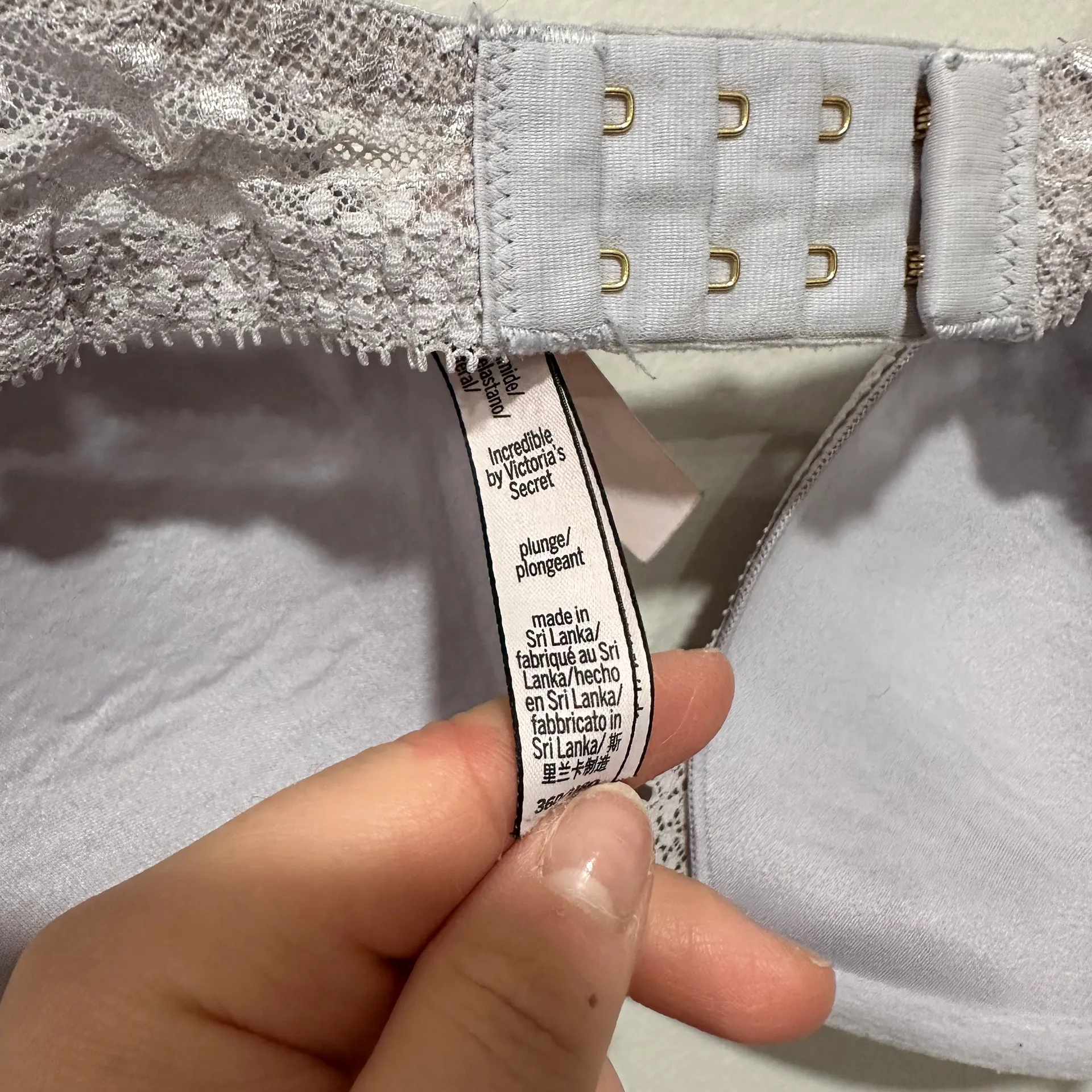 Incredible by Victoria secret plunge bra  Size 36D  - Image 6