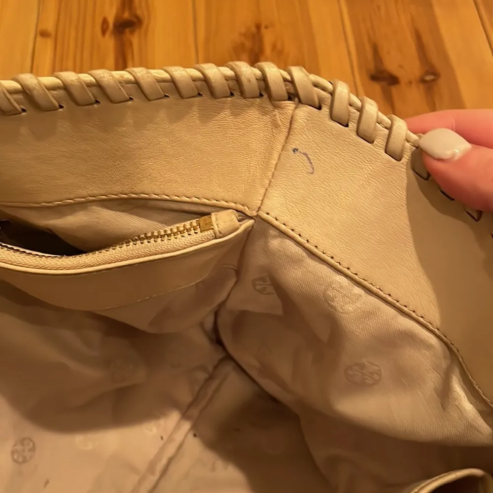 Tory Burch Beige Quilted Leather Marion Tote - Image 15